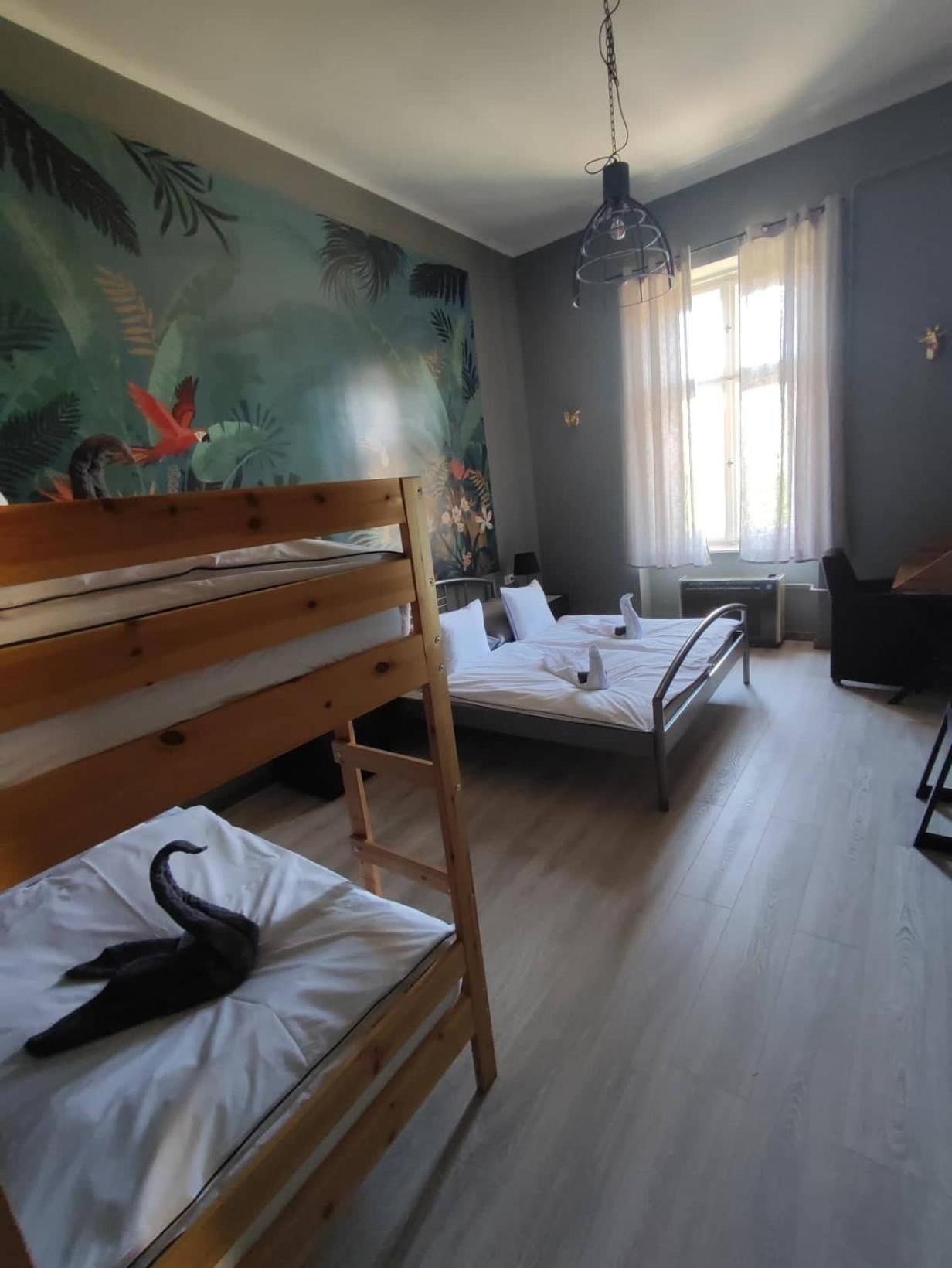 One-Bedroom Apartment - Photo 11