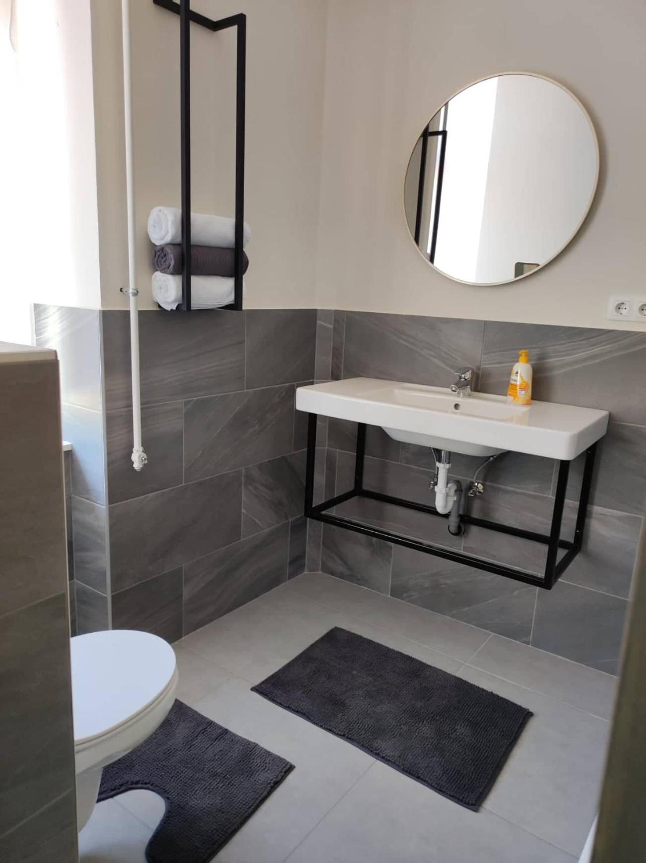 One-Bedroom Apartment - Photo 7