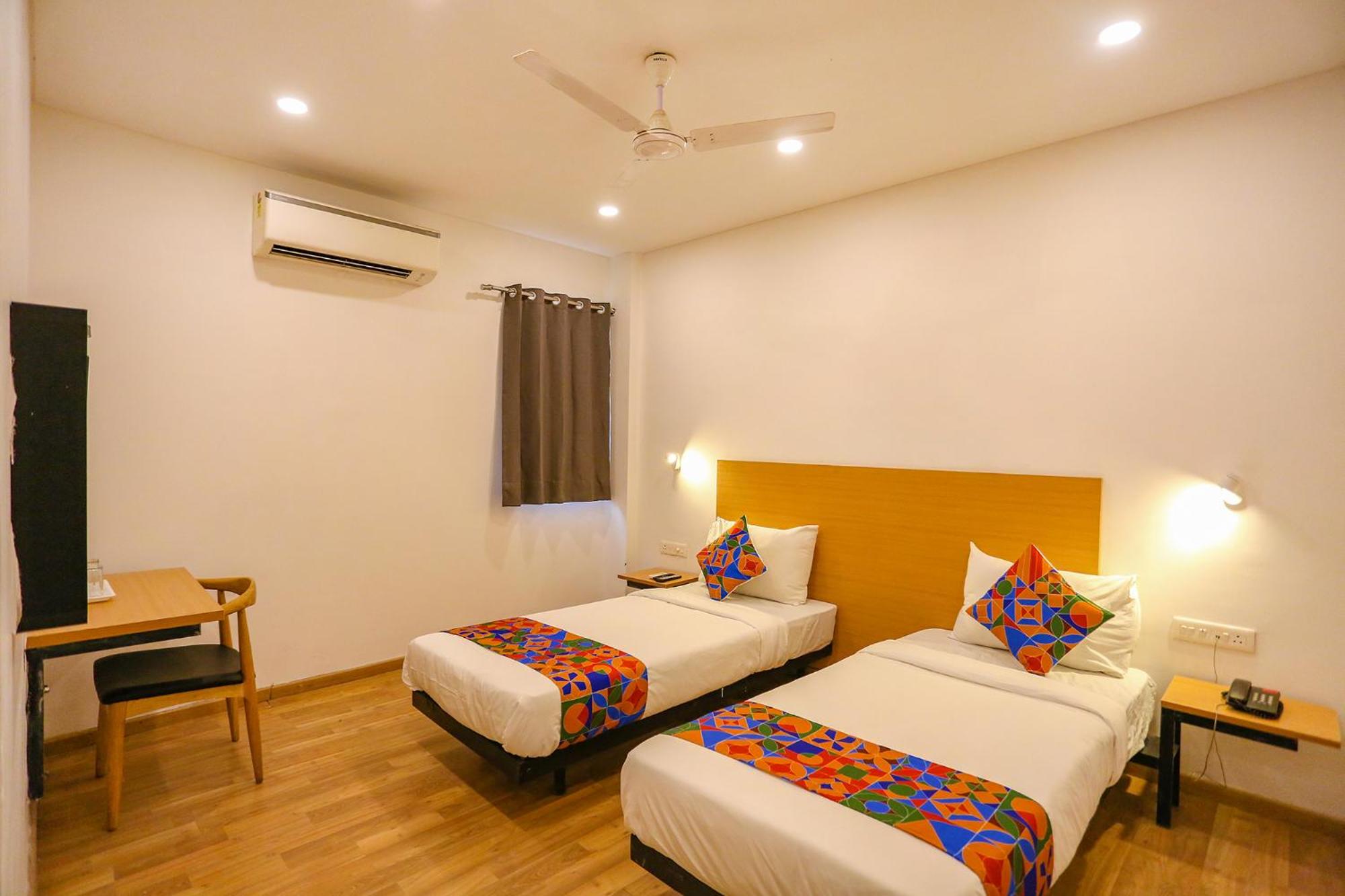 Deluxe Room - Photo 2