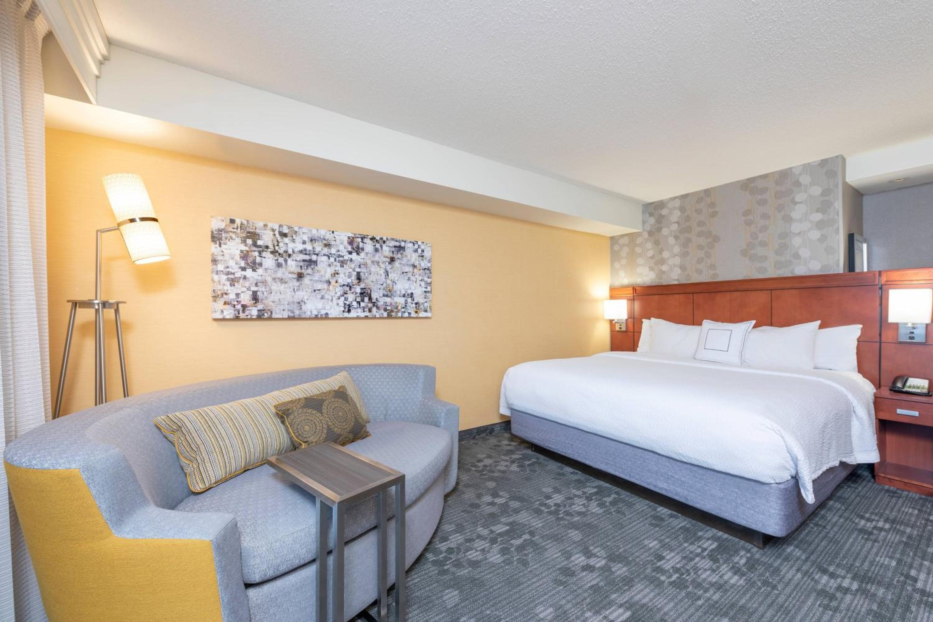 King Room with Sofa Bed - Photo 6