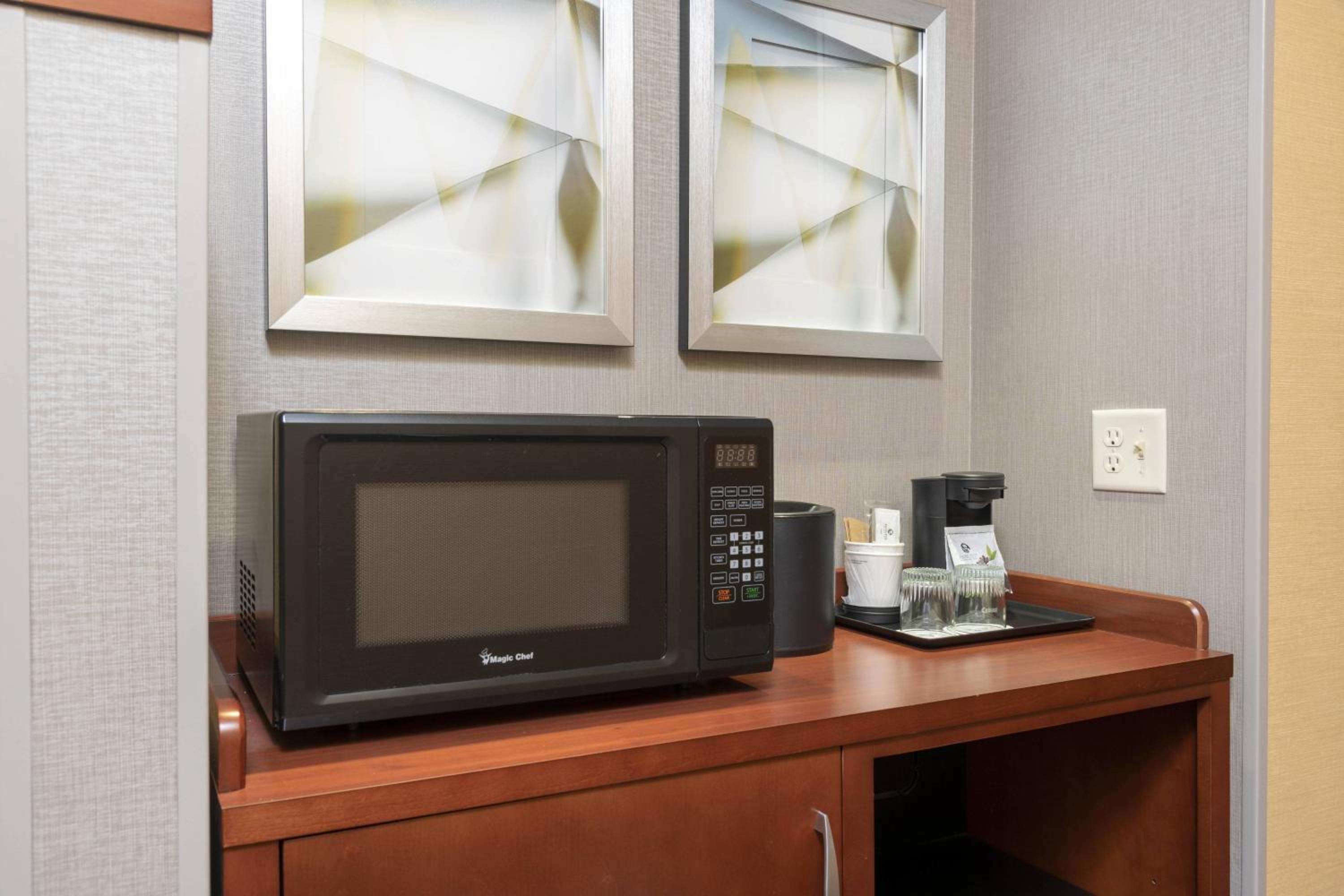 1 Bedroom Executive Suite, 1 King, Sofa bed - Photo 2