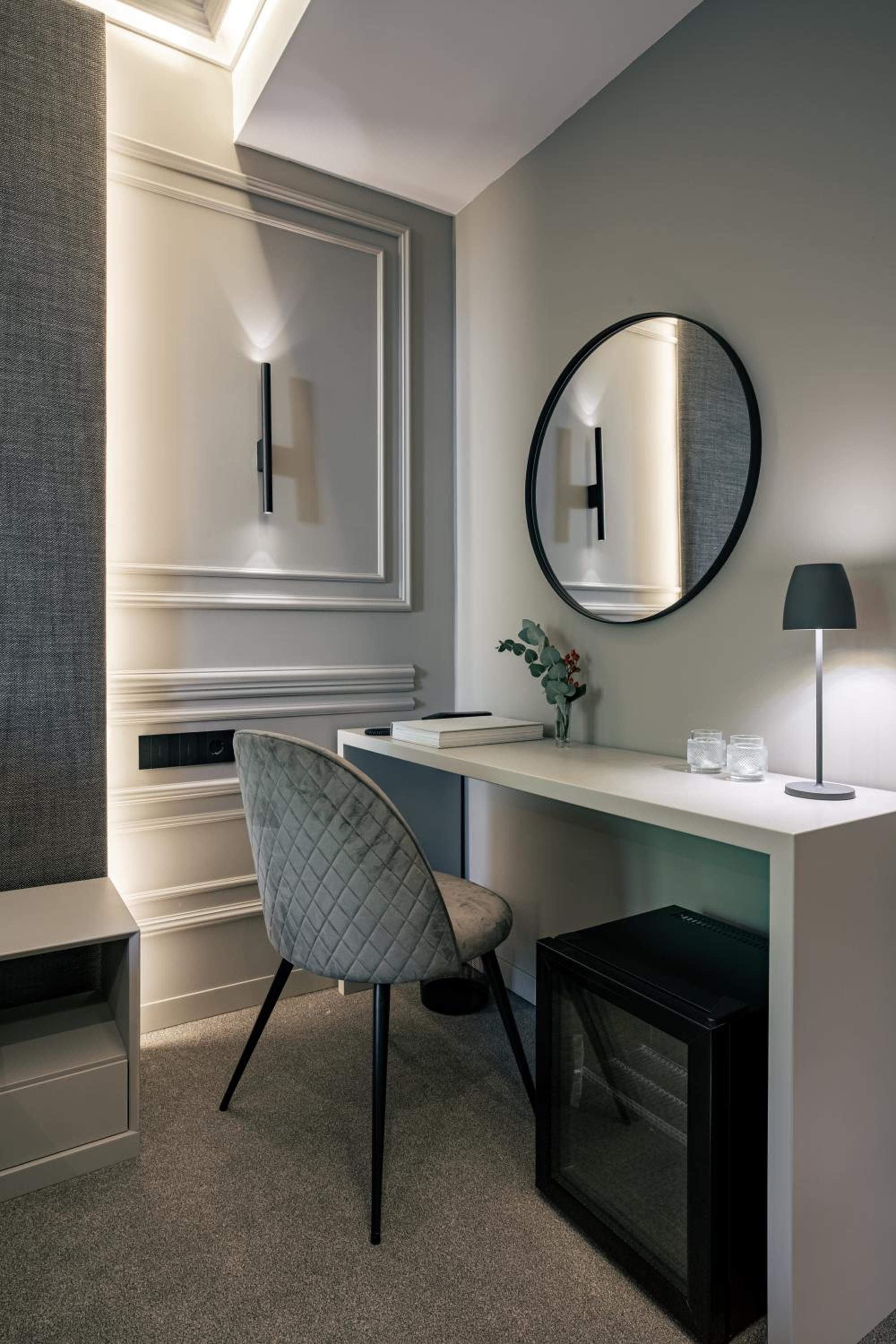 Deluxe Room with French Balcony photo 2