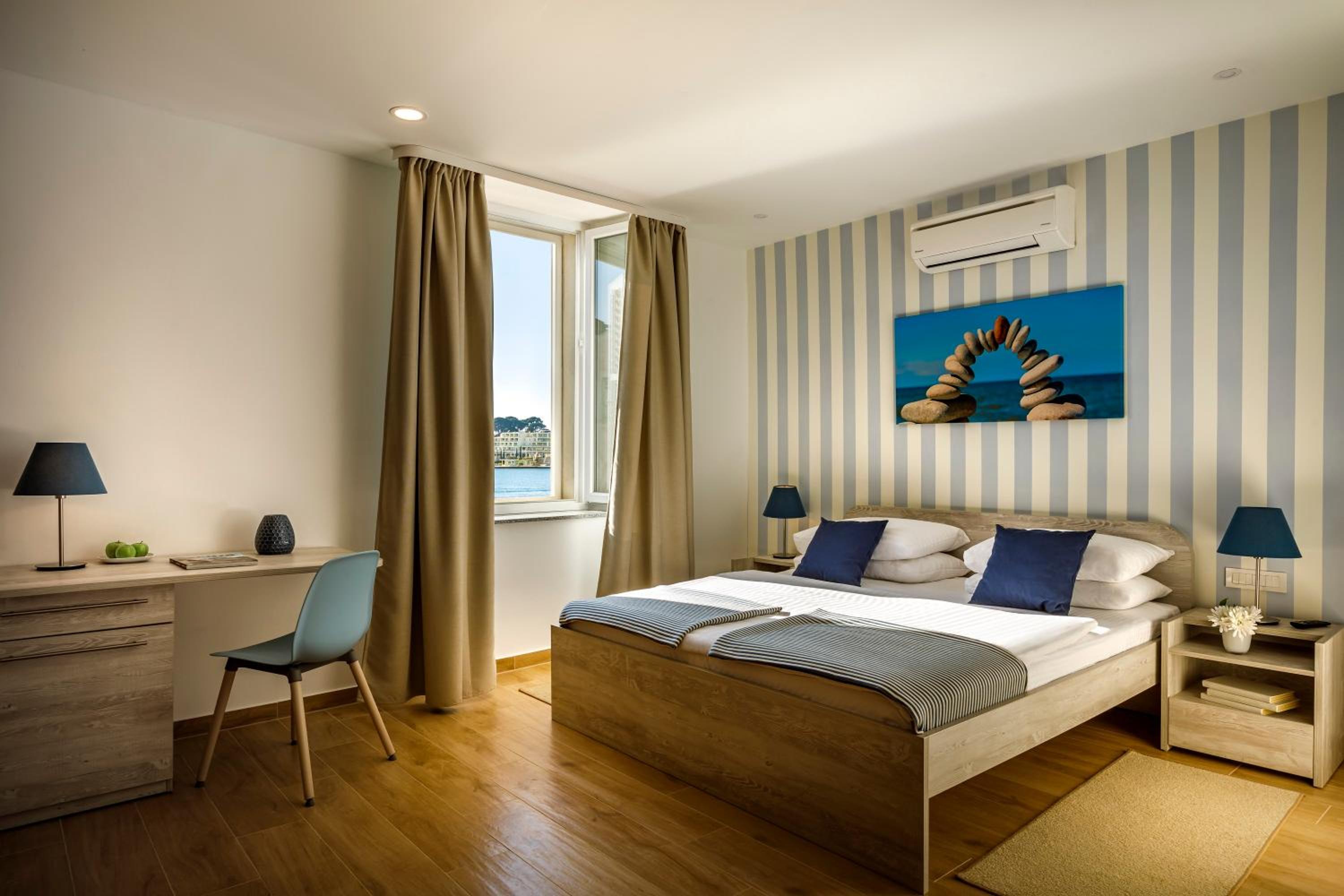 Room for 2 Seaview