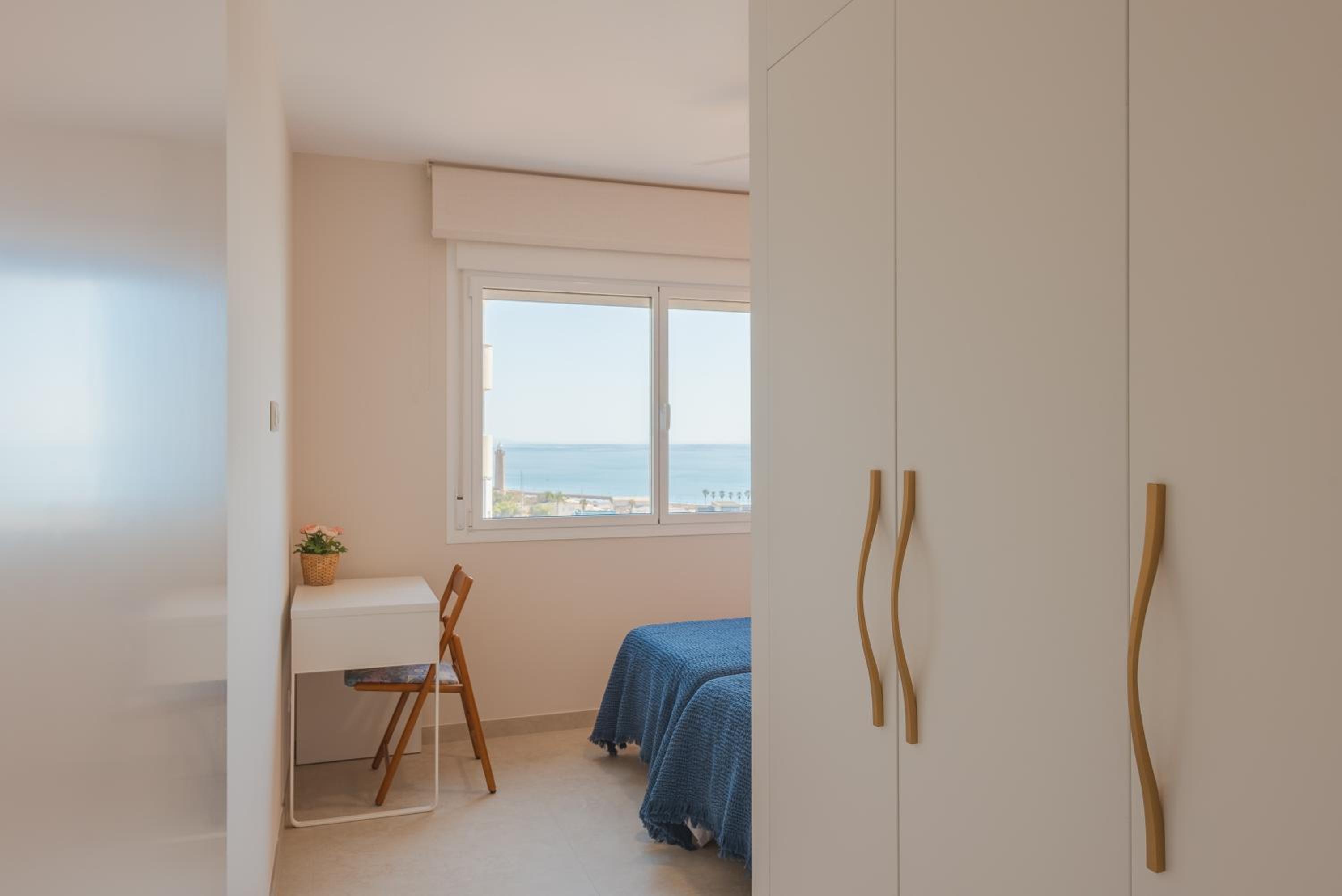 Apartamento de dos habitaciones con terraza y vista al mar