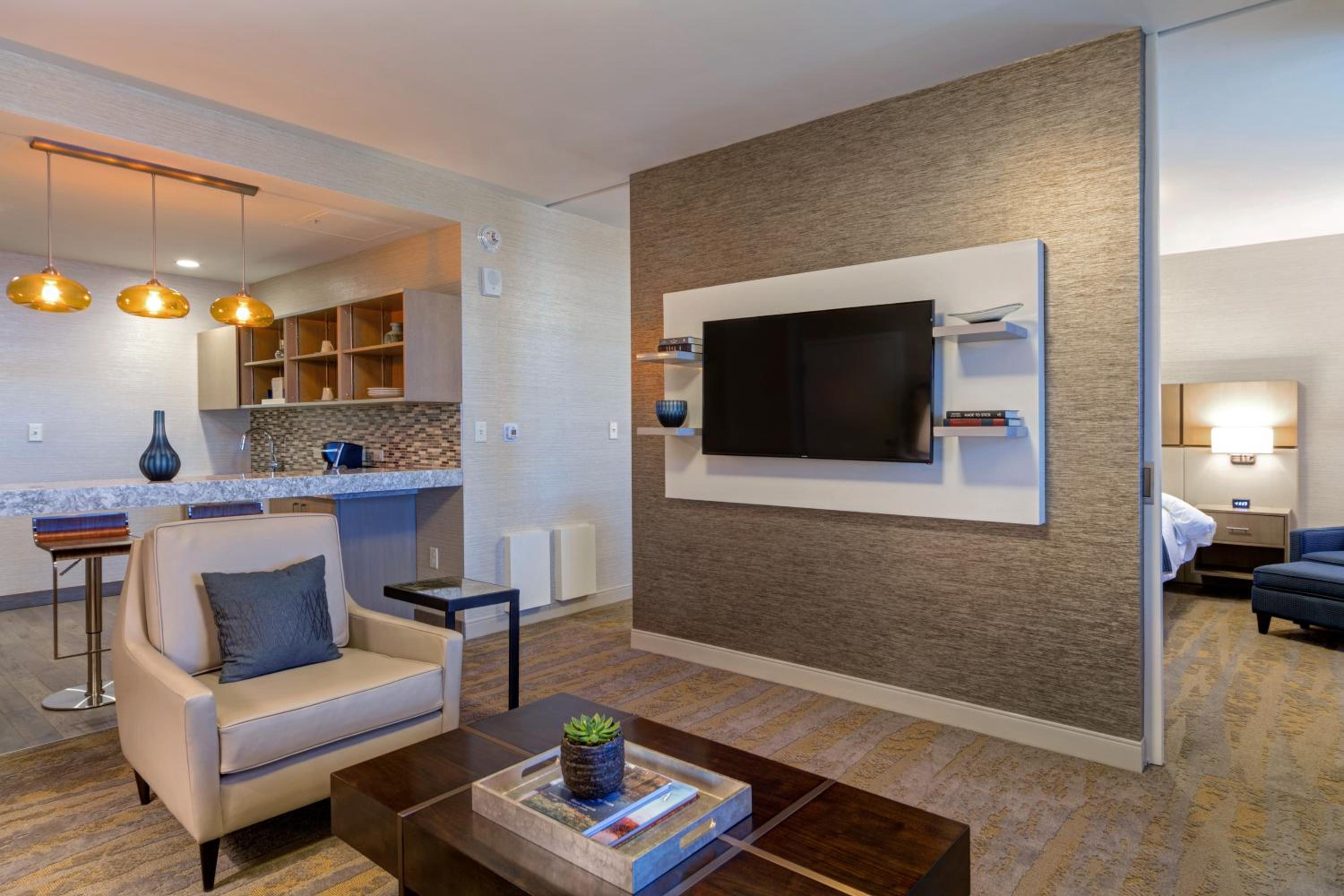 Standard Thomas Suite