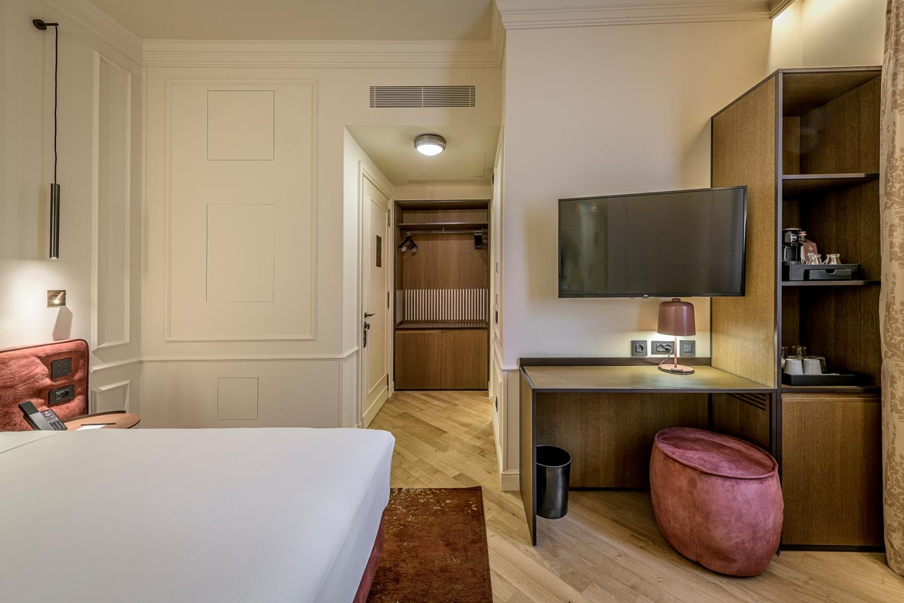 Double or Twin Room - Photo 2