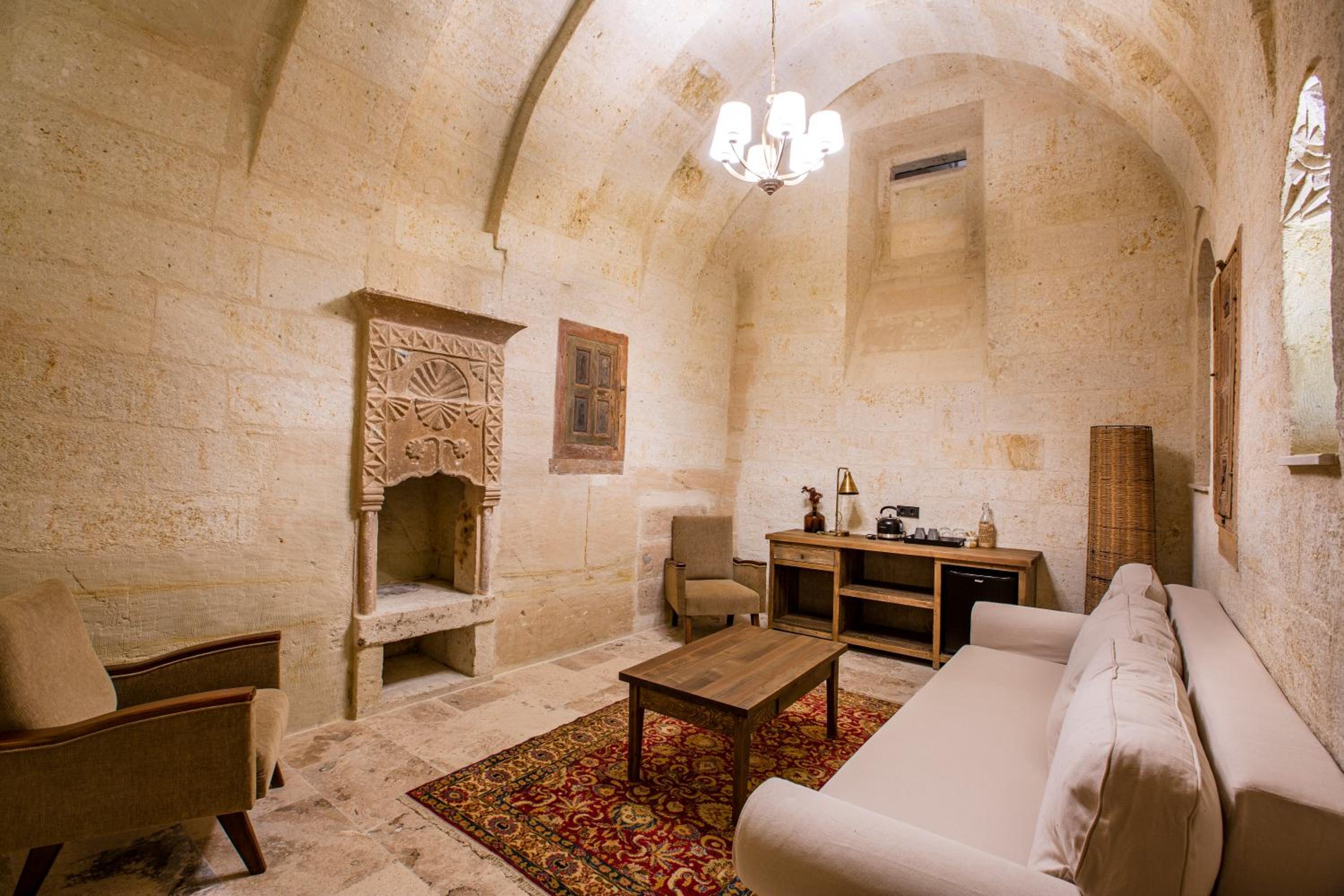Suite - Photo 25
