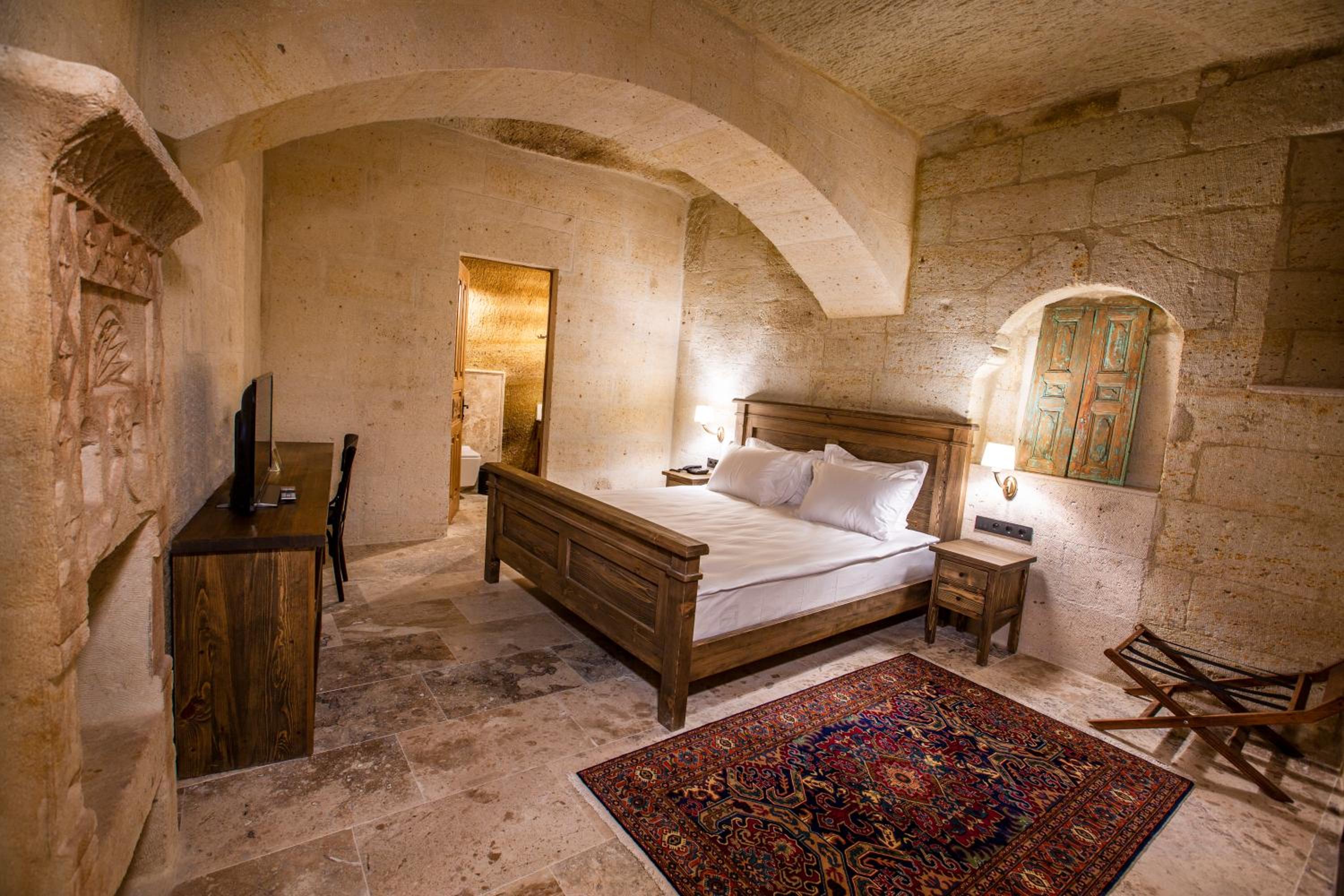 Suite - Photo 24