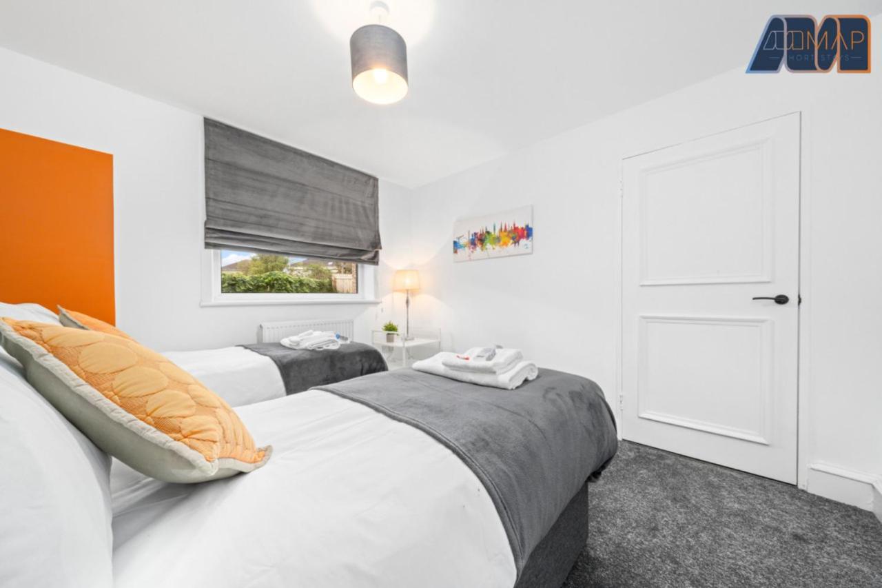 Two-Bedroom House photo 2