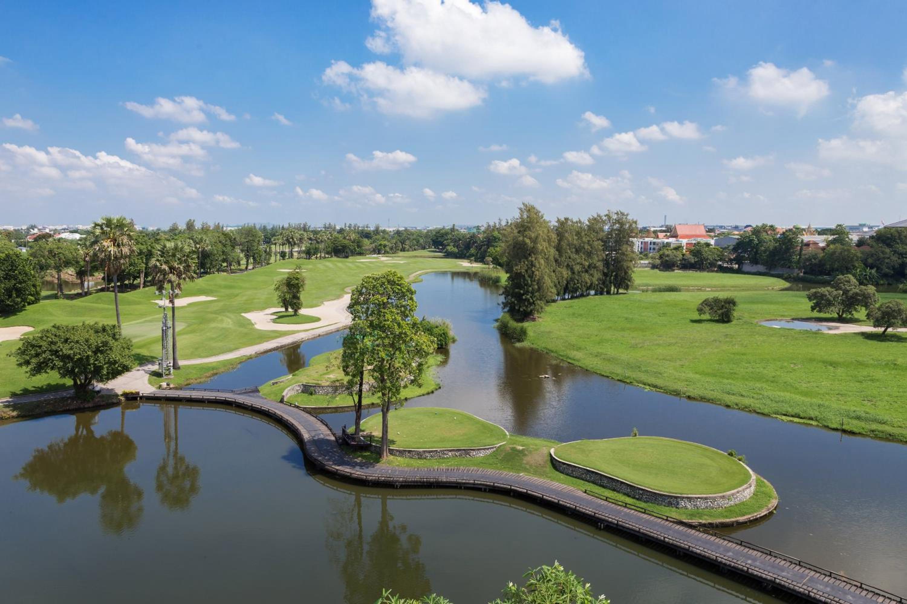 One-Bedroom King Suite with Balcony and Golf View thumbnail 6