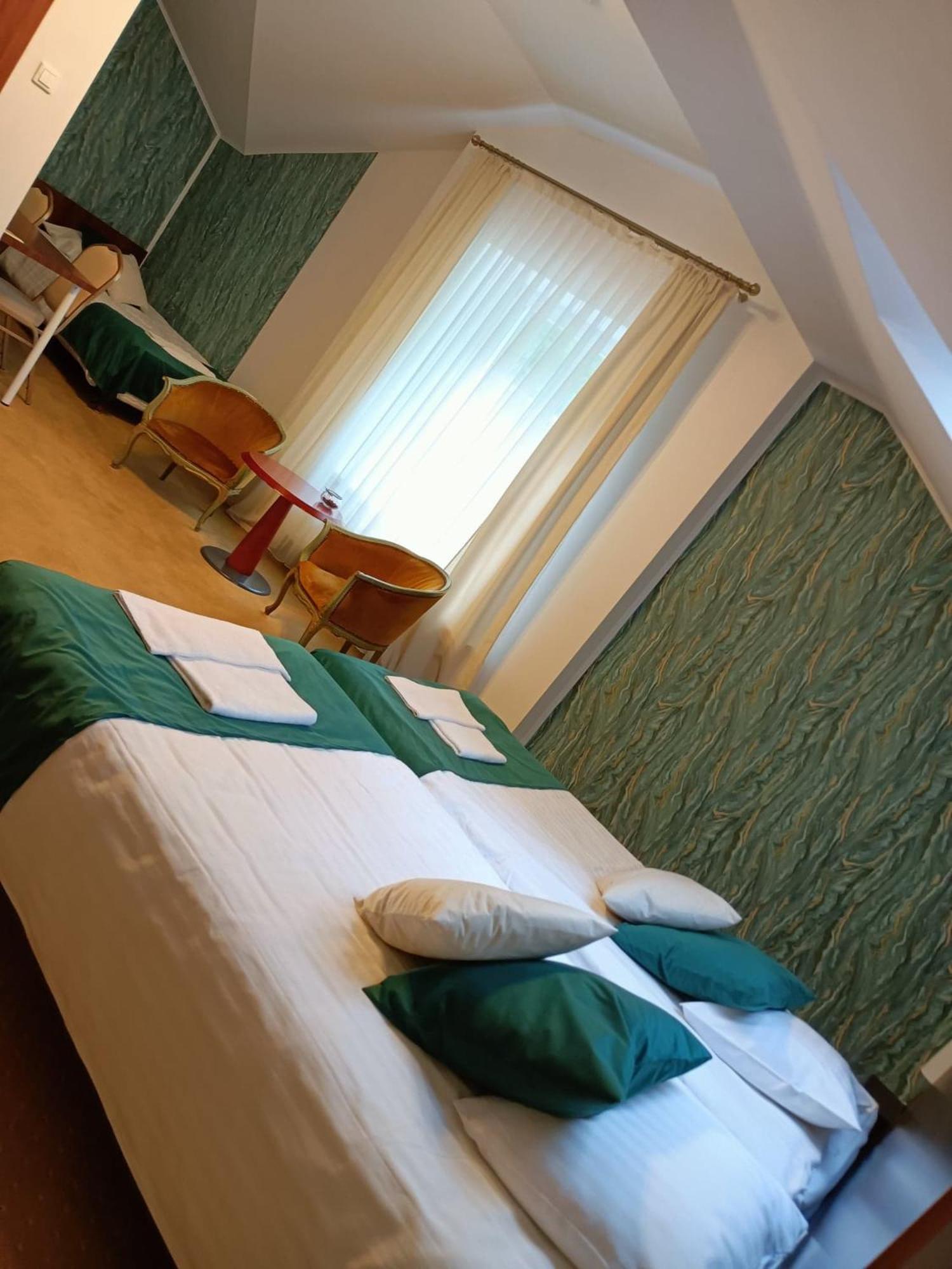 Triple Room - Photo 1