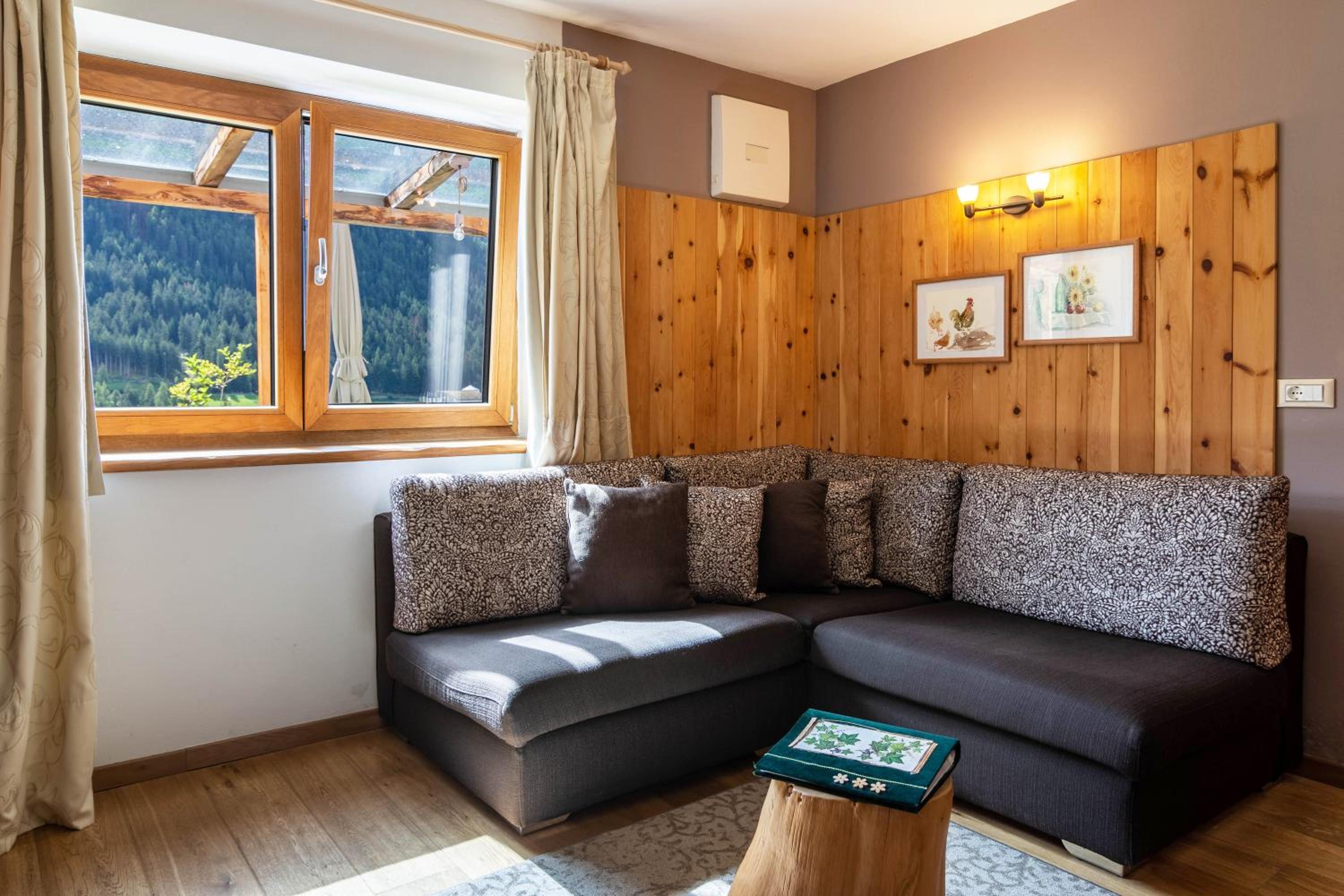 Two-Bedroom Deluxe Apartment with Garden View