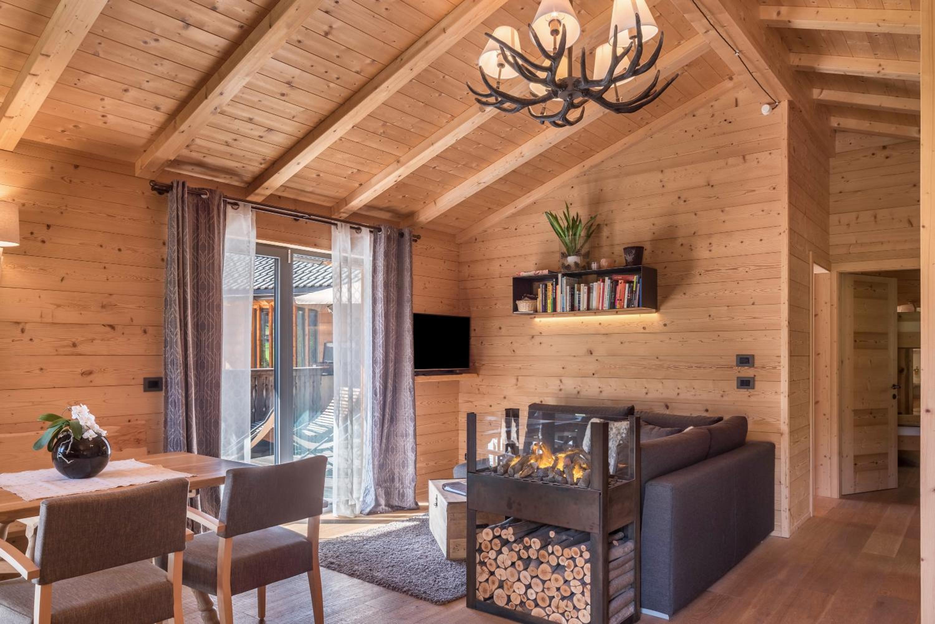 Two-Bedroom Deluxe Apartment with Garden View photo 1