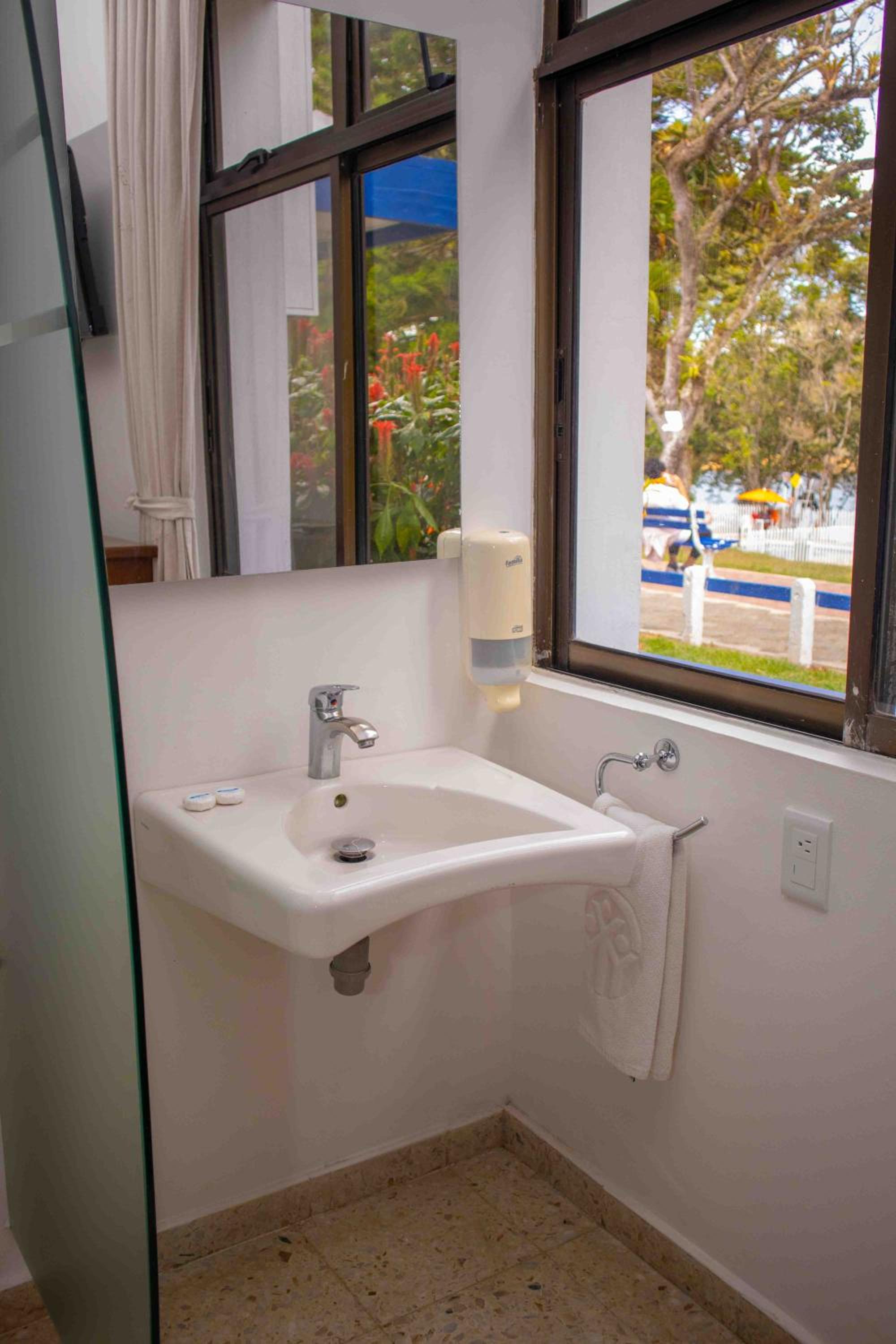 Single Room with Bathroom photo 2