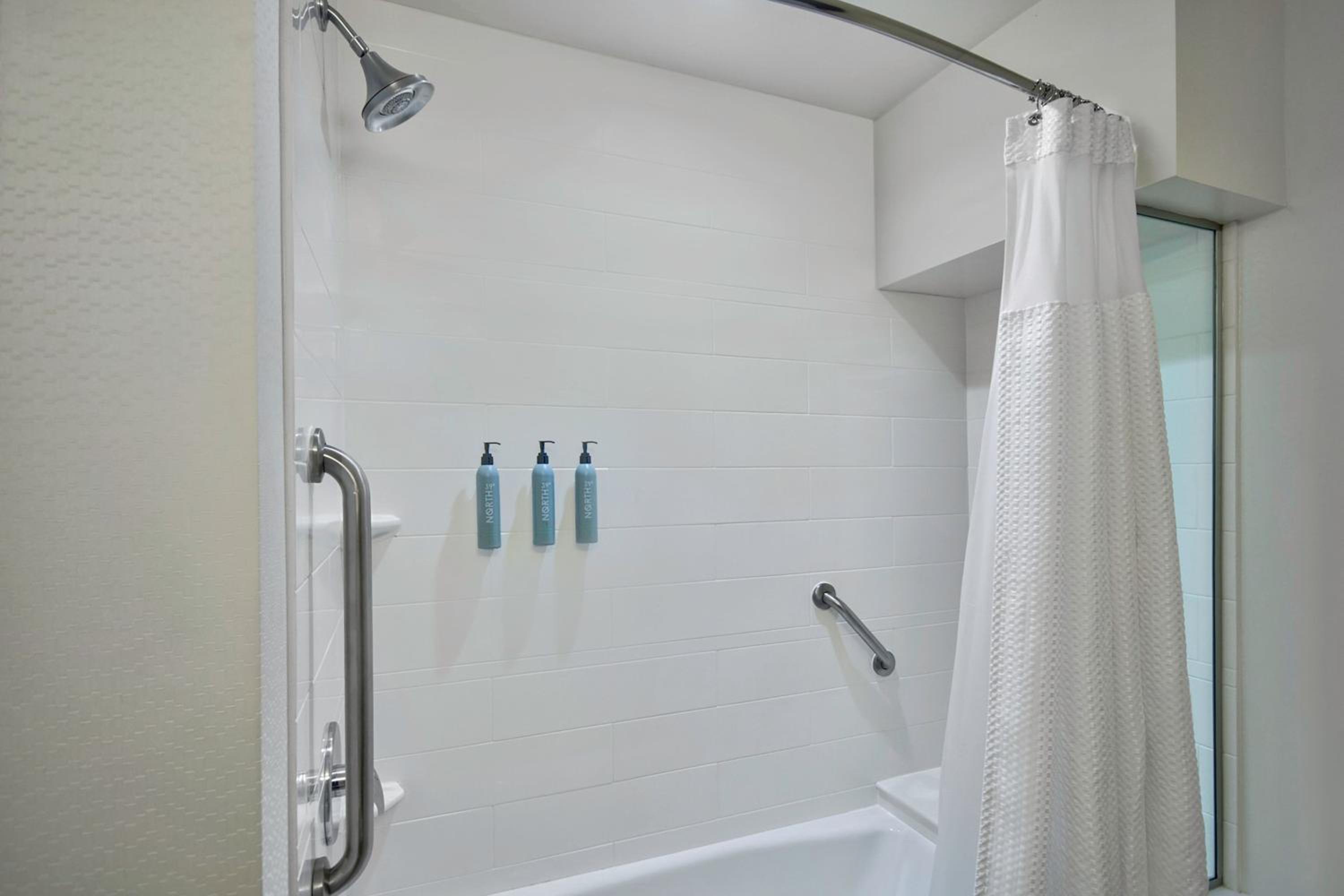 Queen Room with Two Queen Beds and Courtyard View - Hearing Accessible