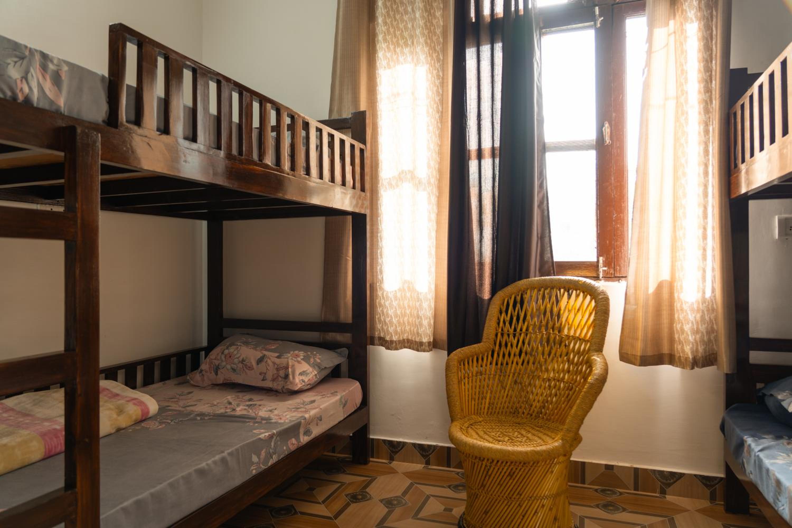 8-Bed Mixed Dormitory Room photo 2