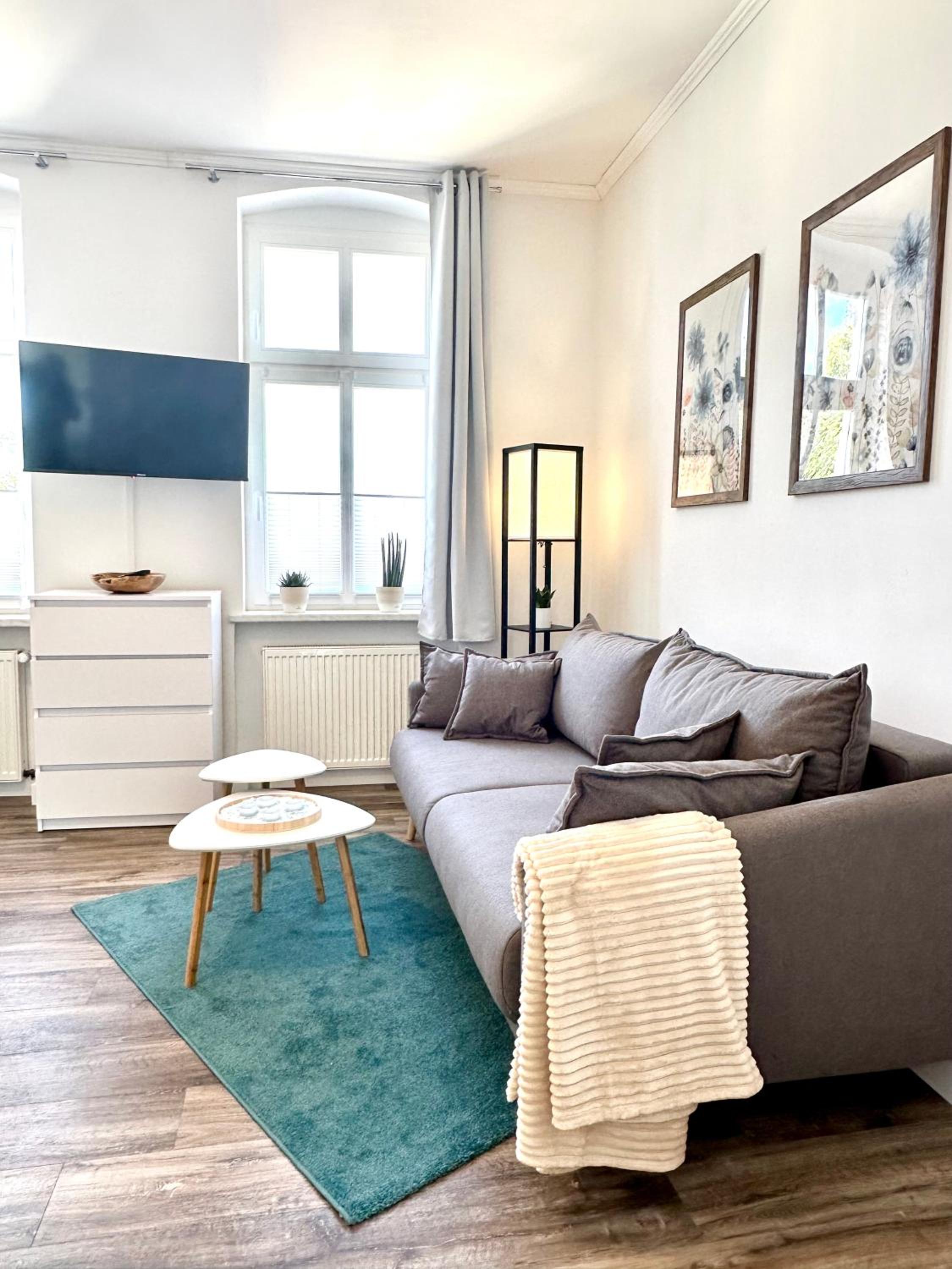 Studio Apartment with Balcony photo 2