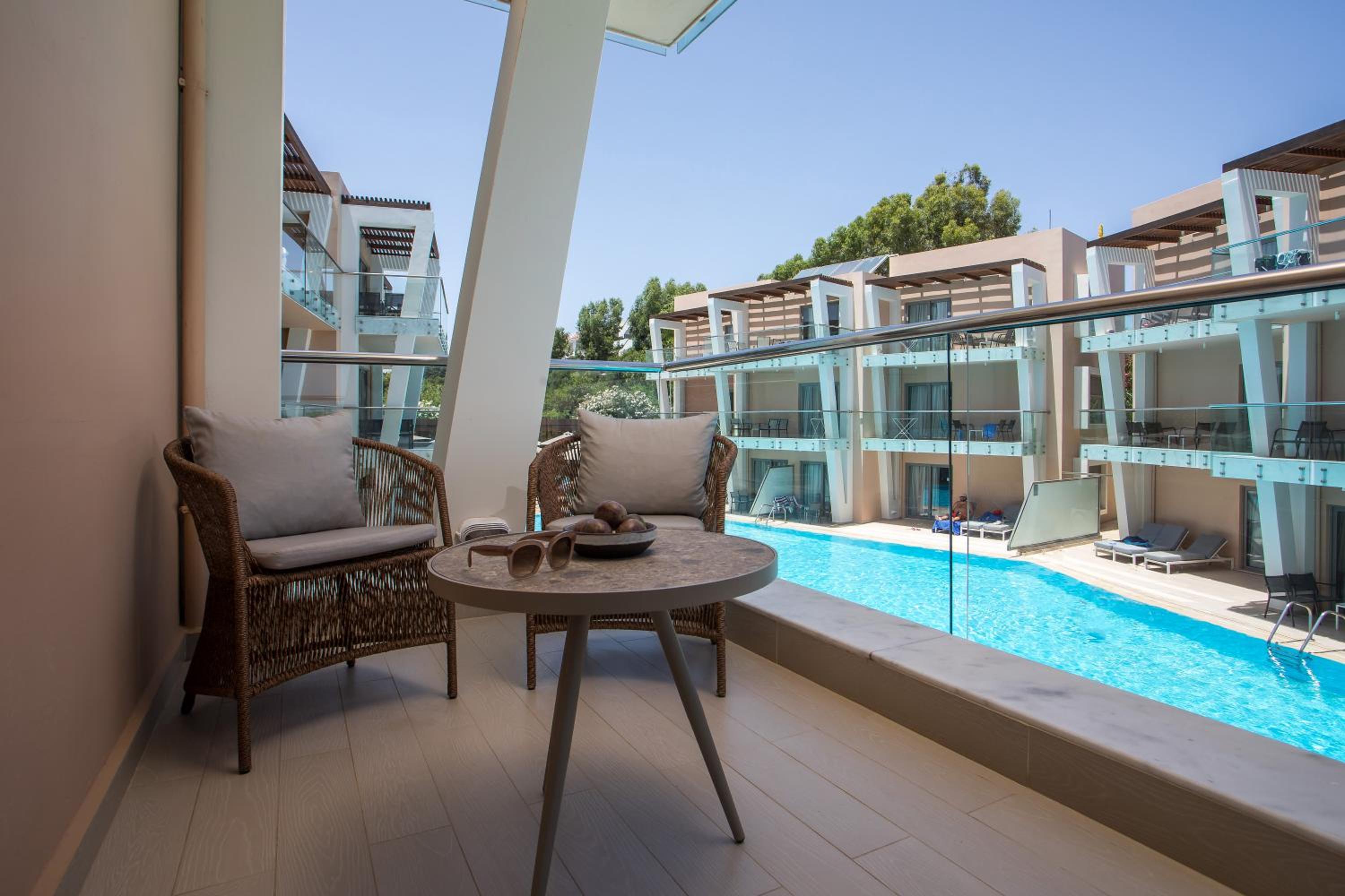 Bungalow with Pool View photo 2