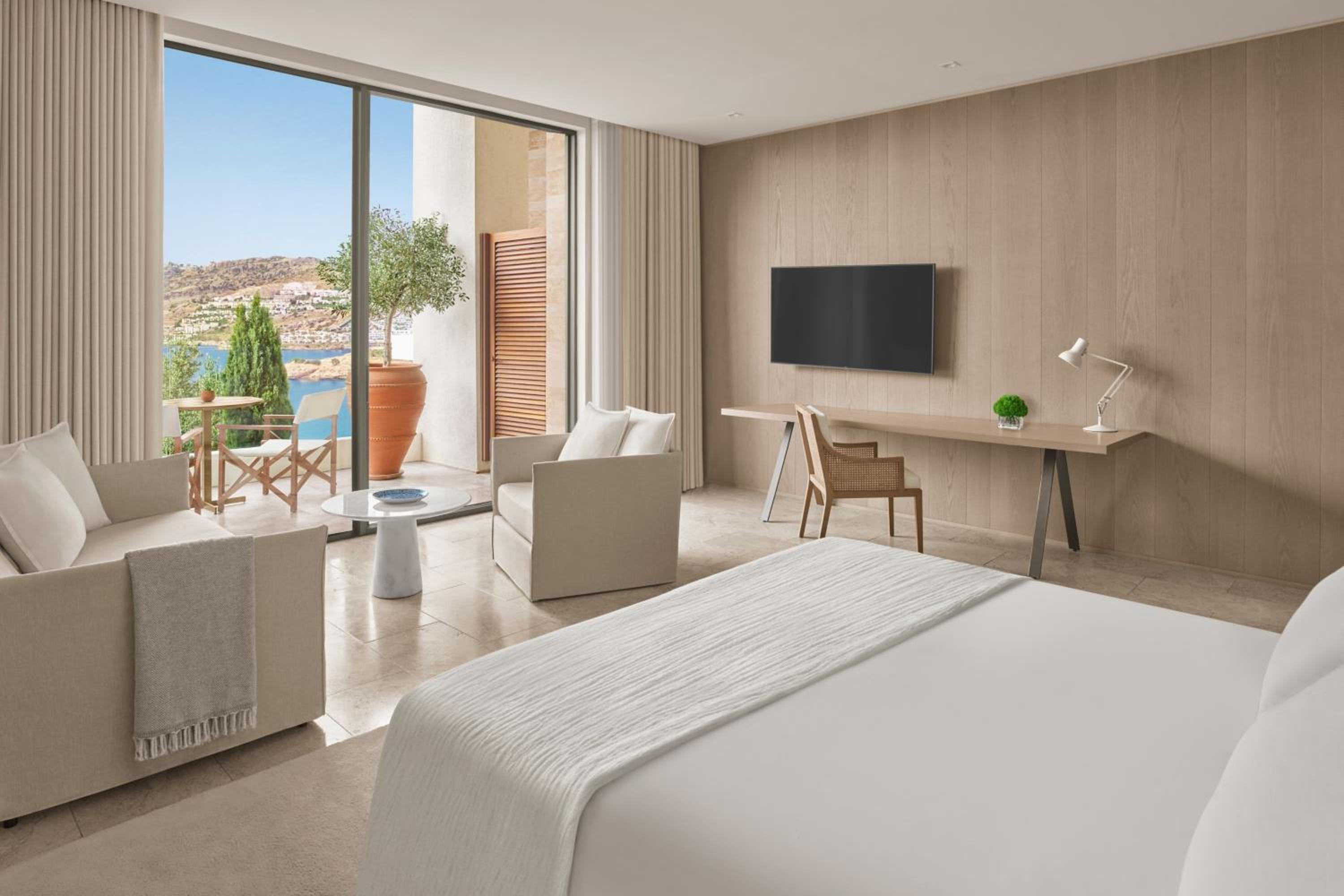Premier King Room with Sea View and Balcony