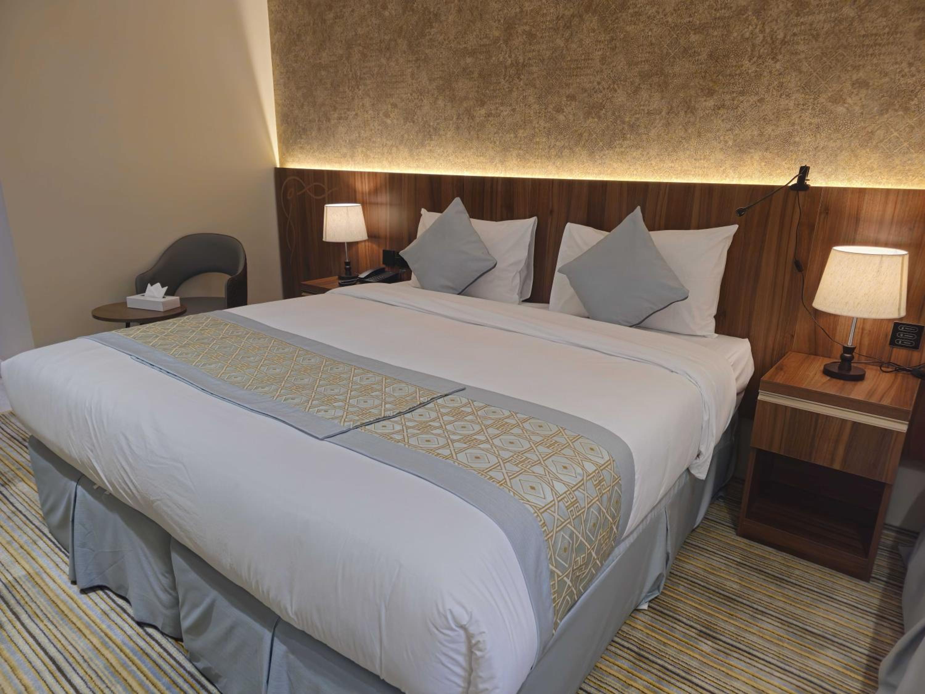 Deluxe King Room photo 1