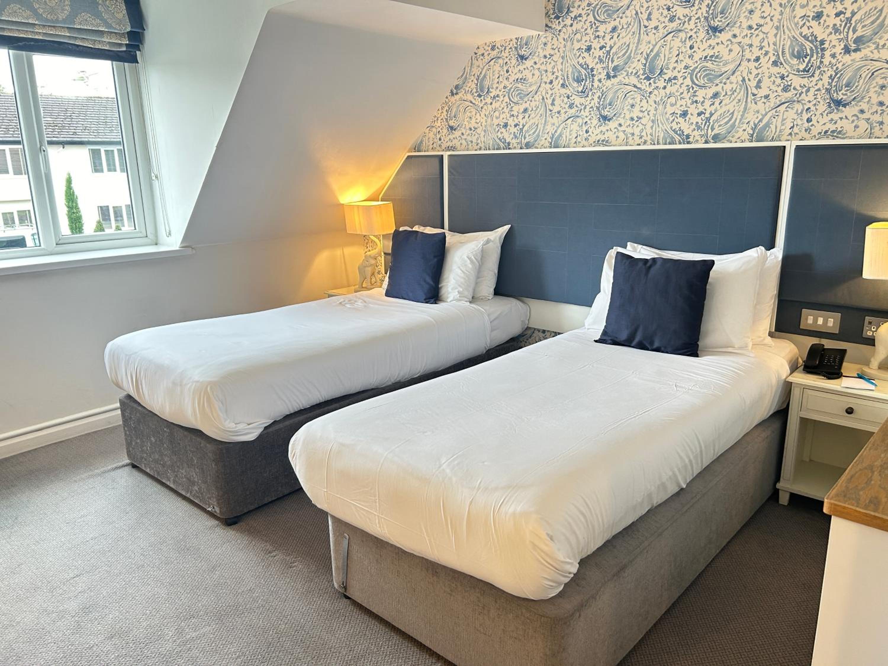 Standard Twin Room - Photo 3