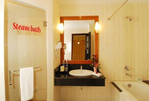 Suite With City View - Photo 9