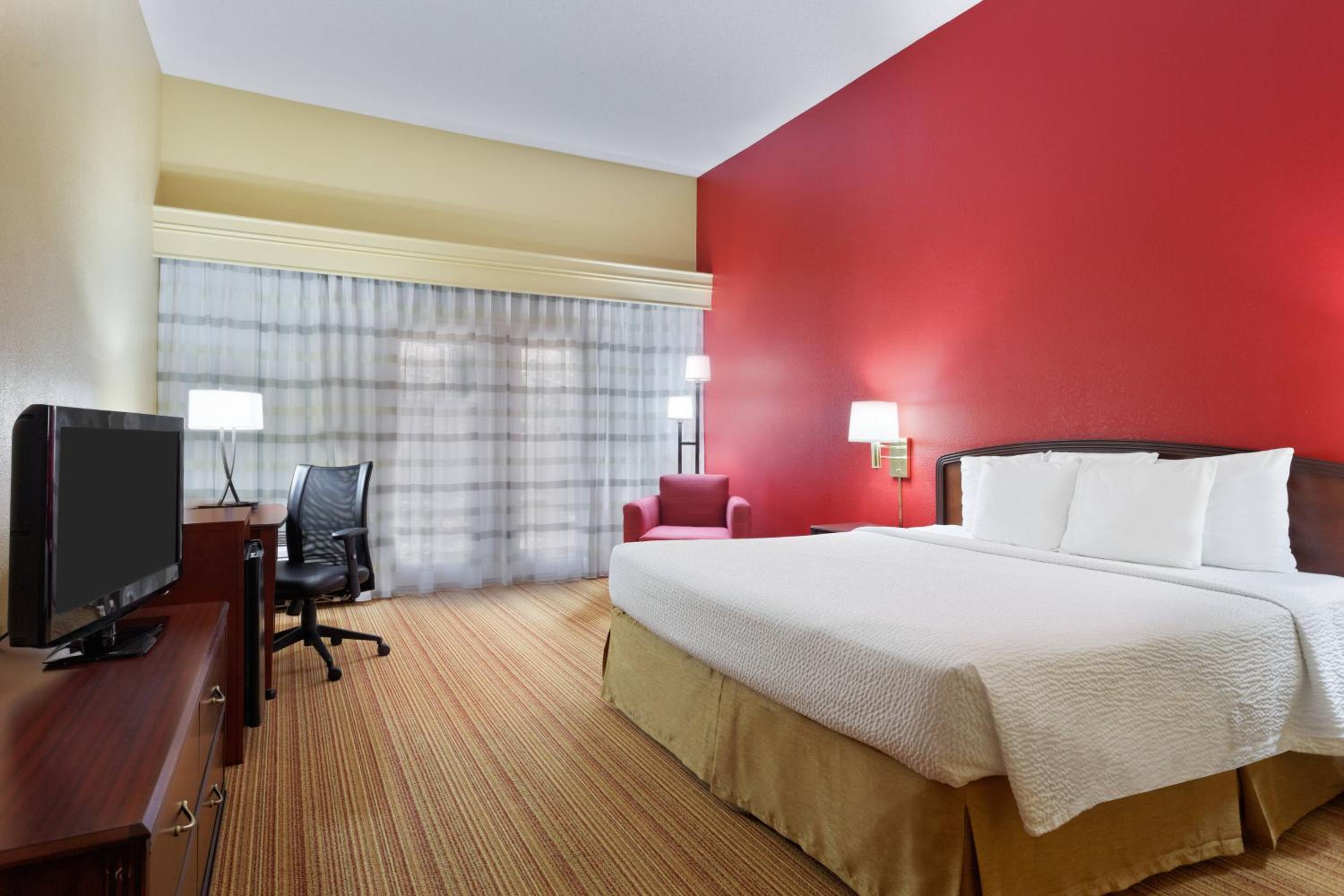 King Room - Hearing Accessible - Photo 6