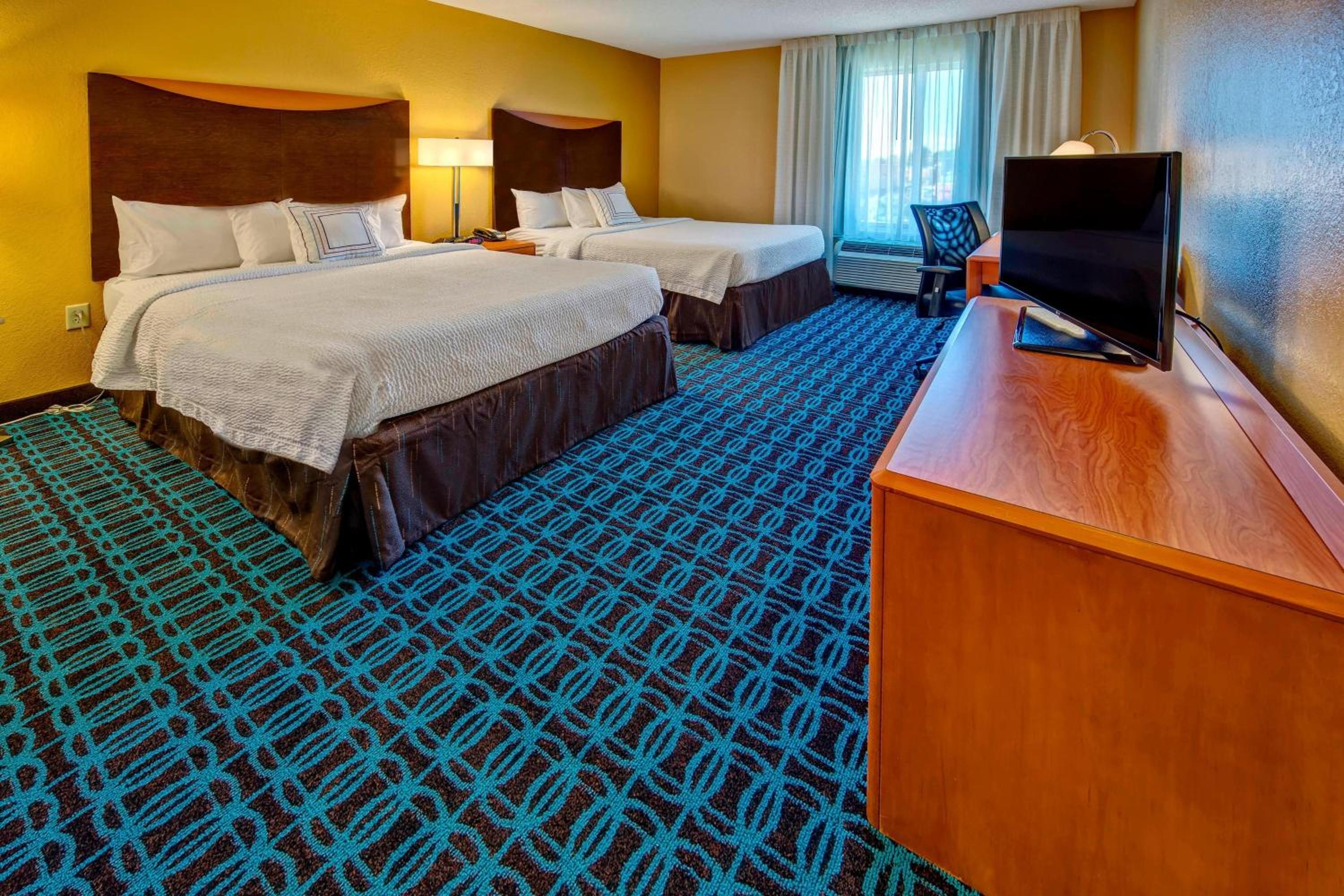 Standard Queen Room with Tub - Mobility/Hearing Accessible