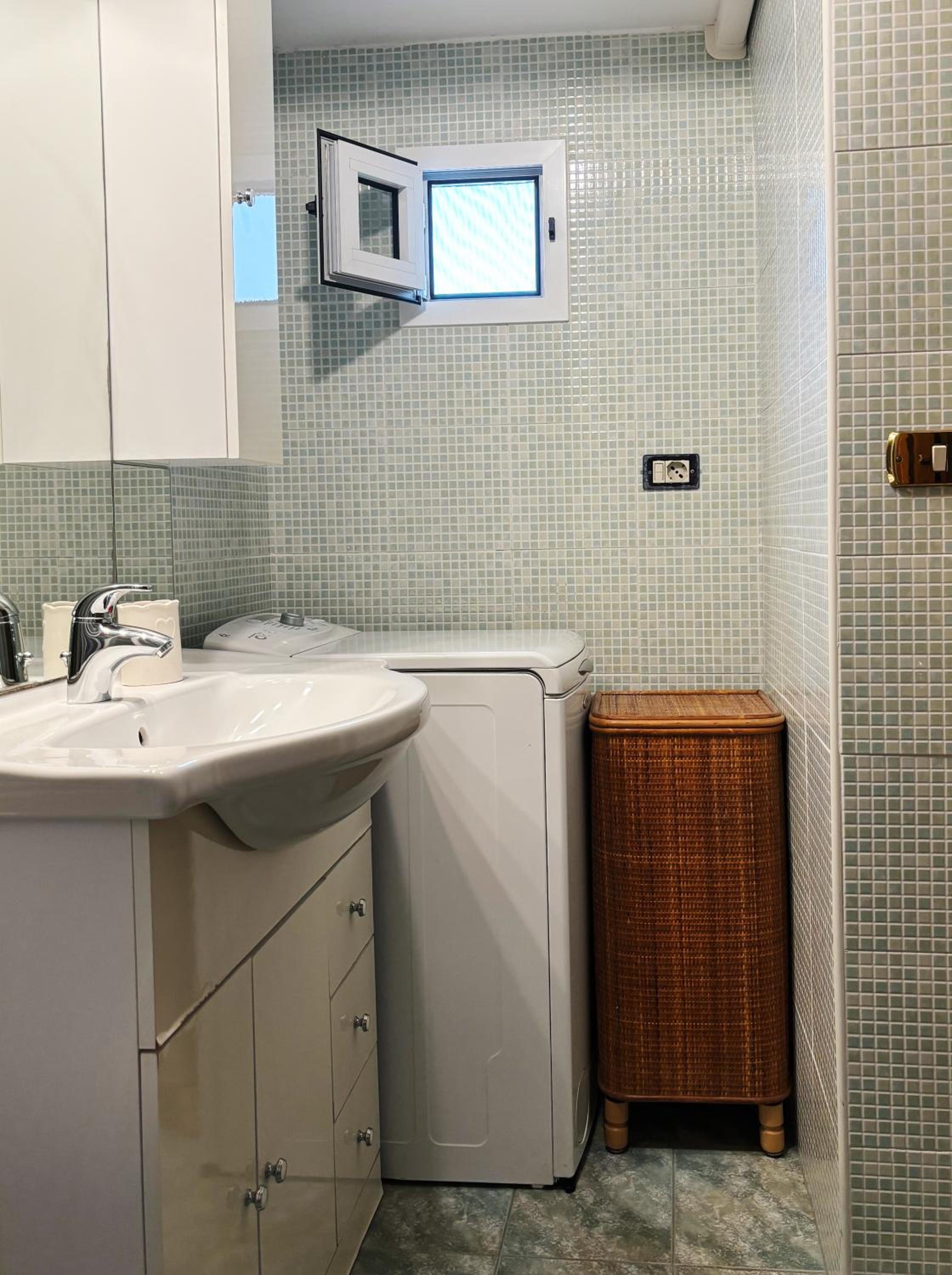 One-Bedroom Apartment with Balcony and City View photo 3