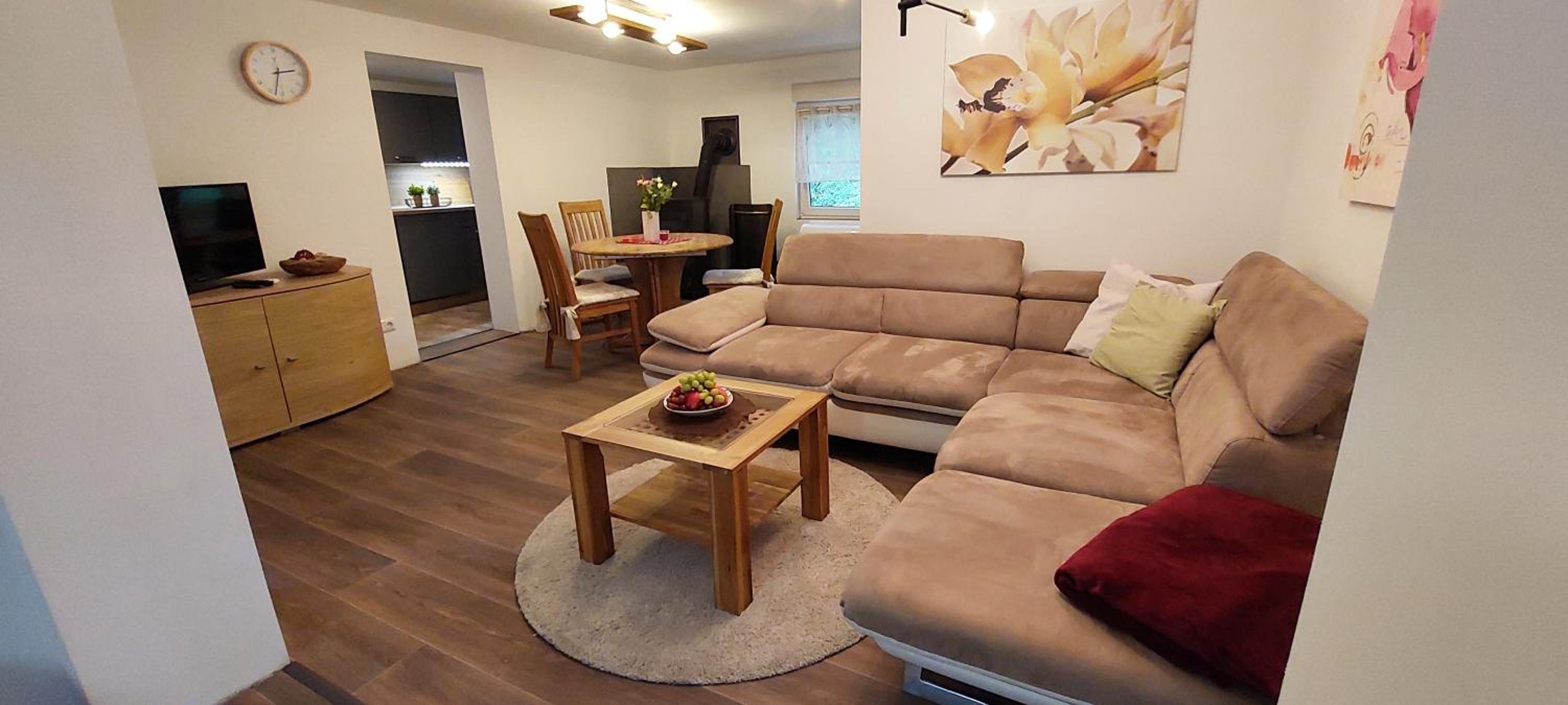 One-Bedroom House photo 1