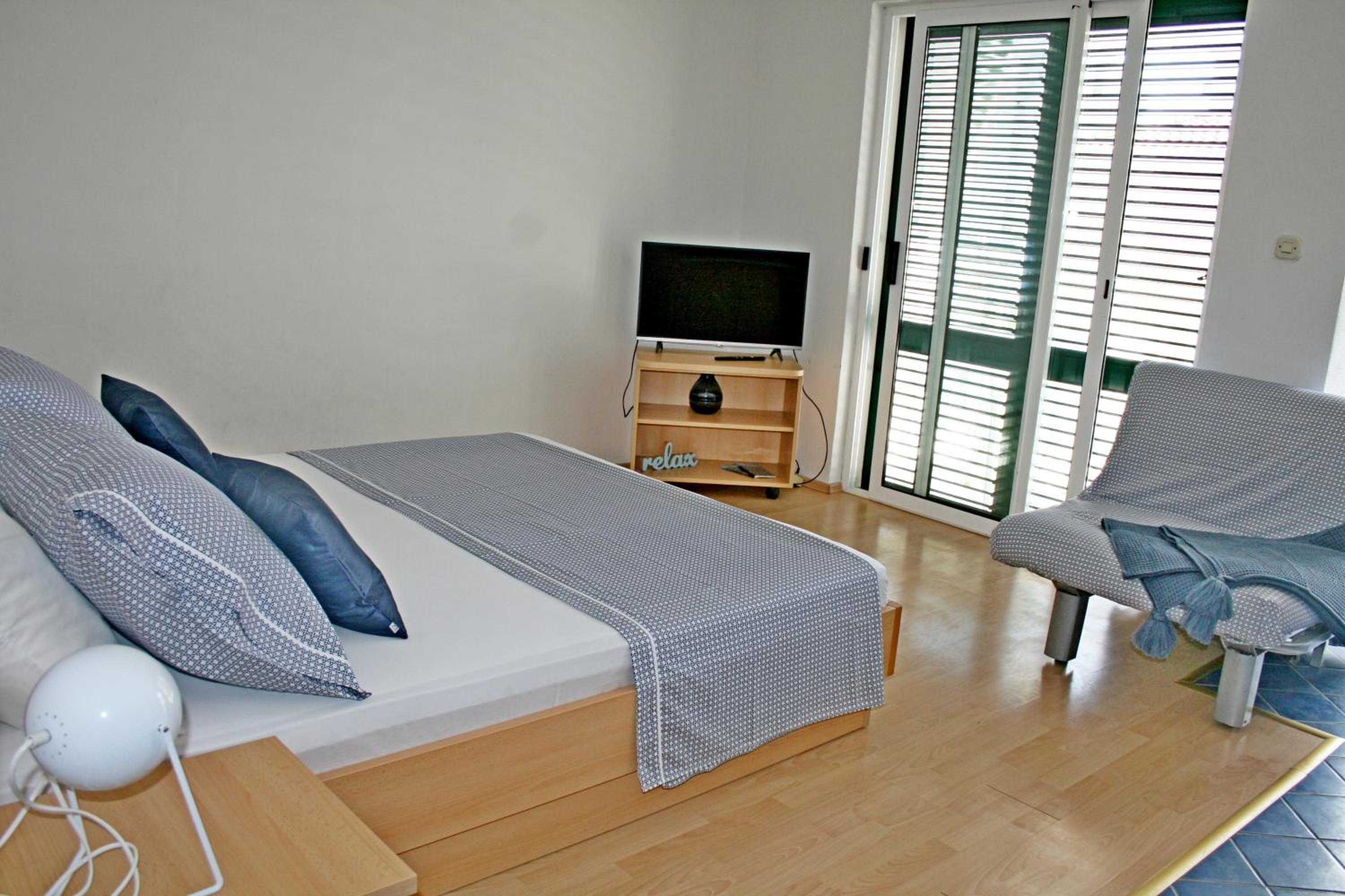 One-Bedroom Apartment with Balcony