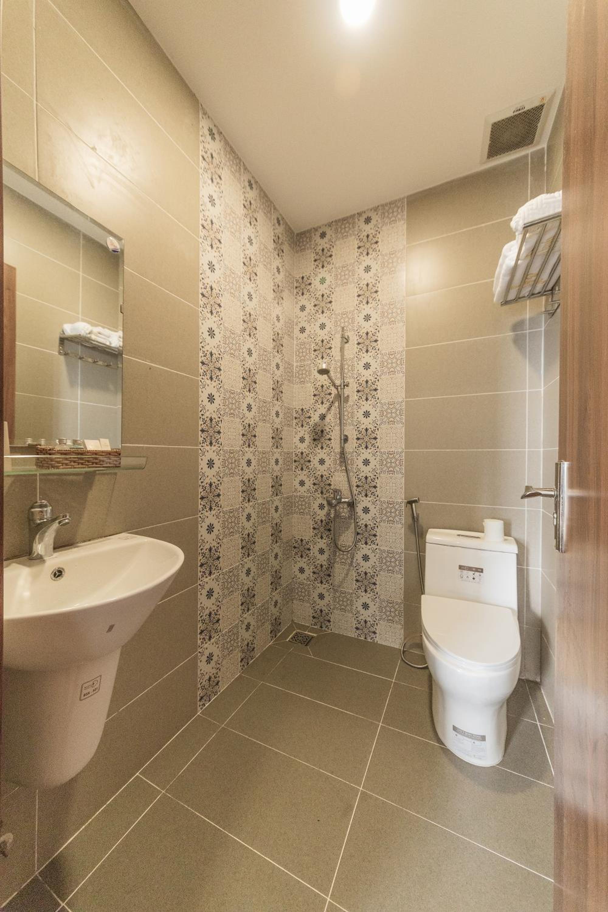 Queen Room with Balcony photo 2
