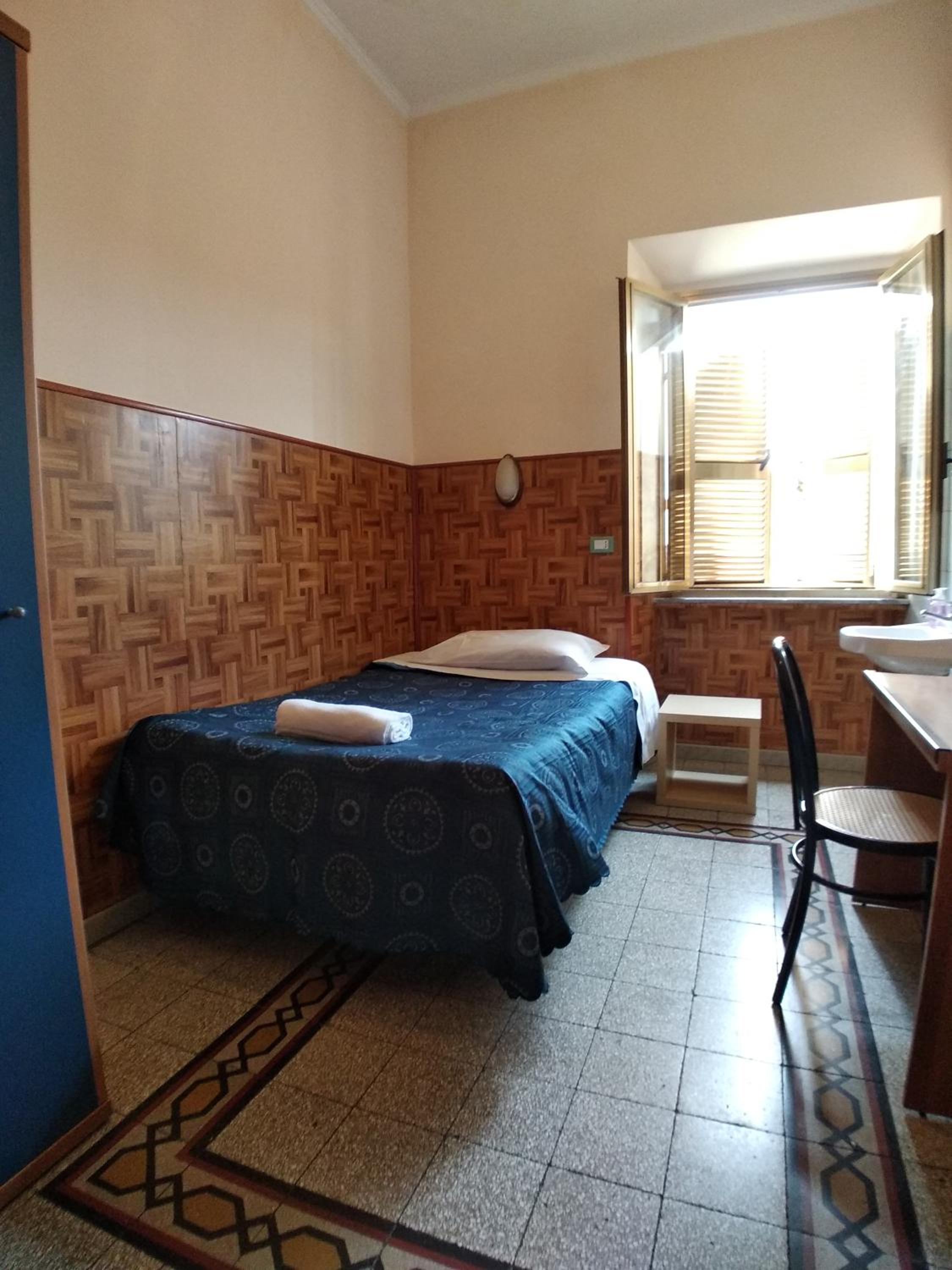 Small Double Room photo 2