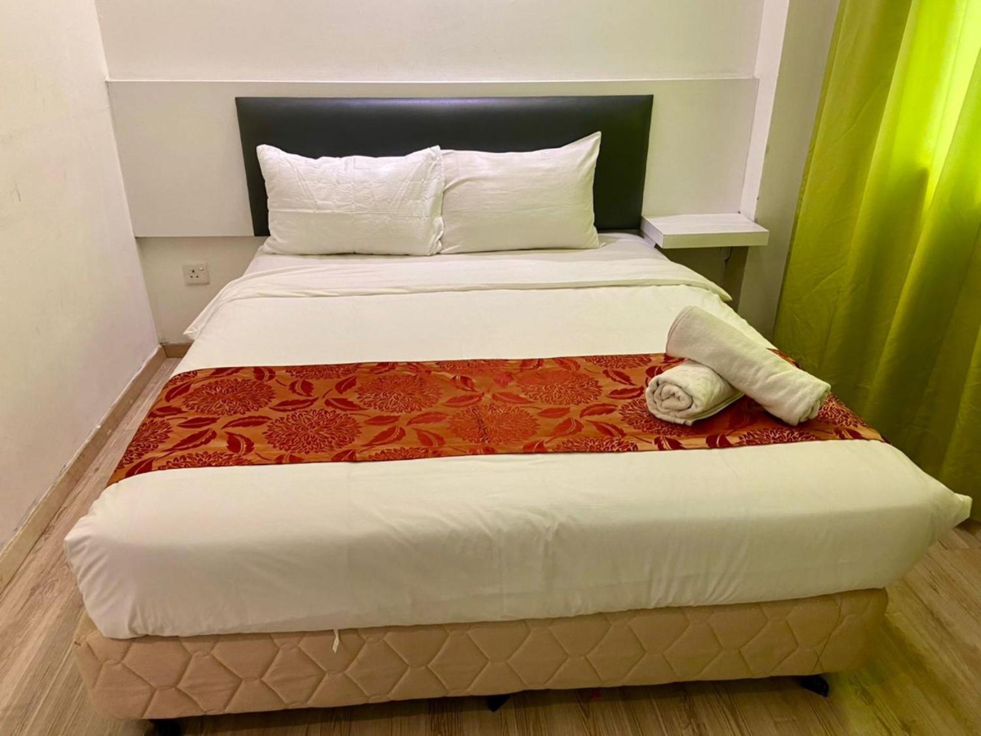 Deluxe Queen Room - Photo 2