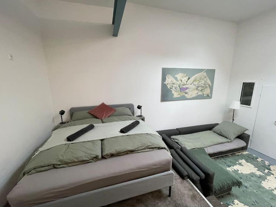 One-Bedroom Apartment photo 3