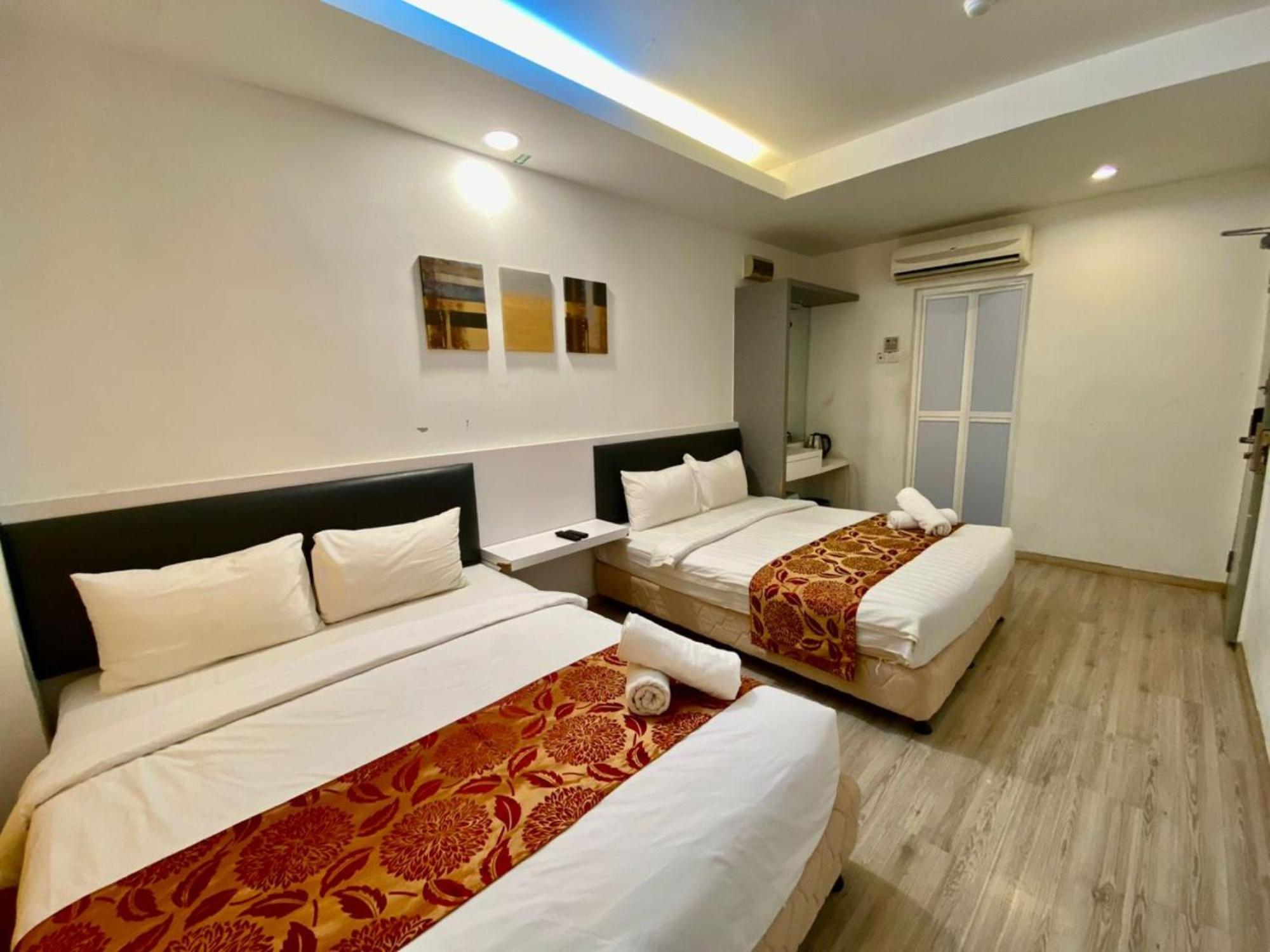 Family Room - Photo 2