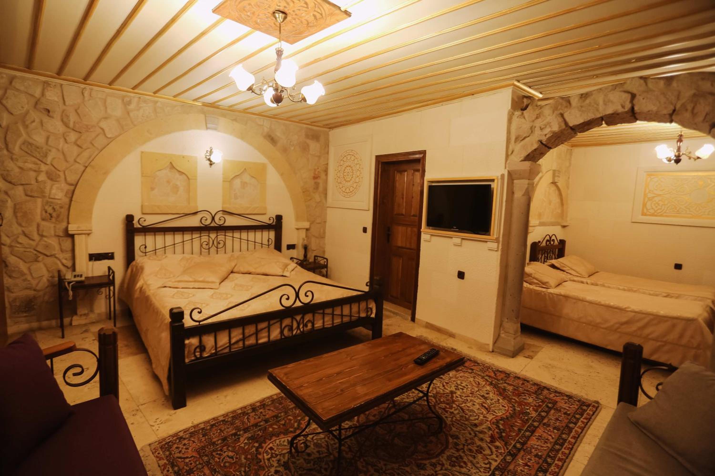 Family Stone Room with Courtyard View photo 3