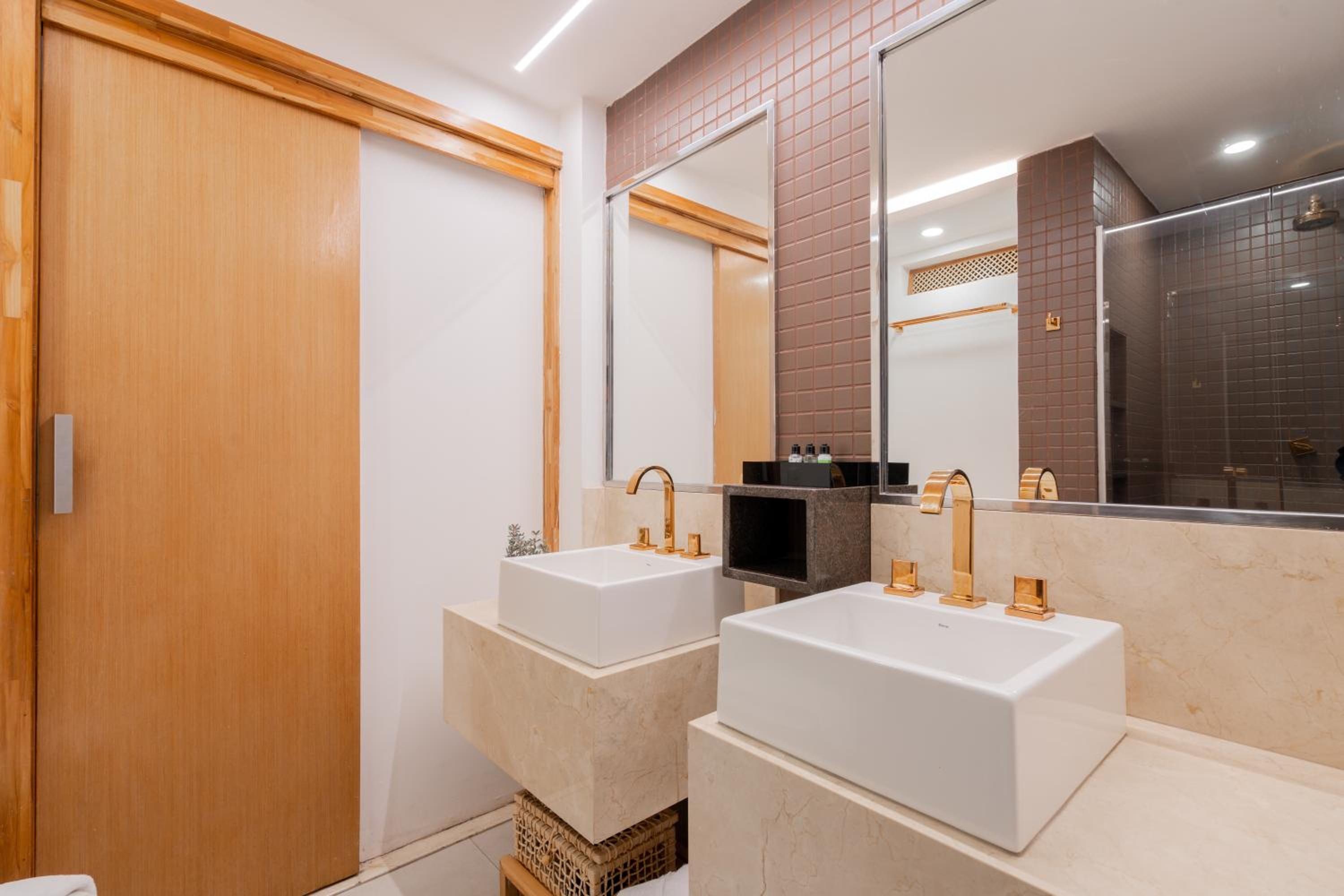 Suite with Sea View - Photo 22