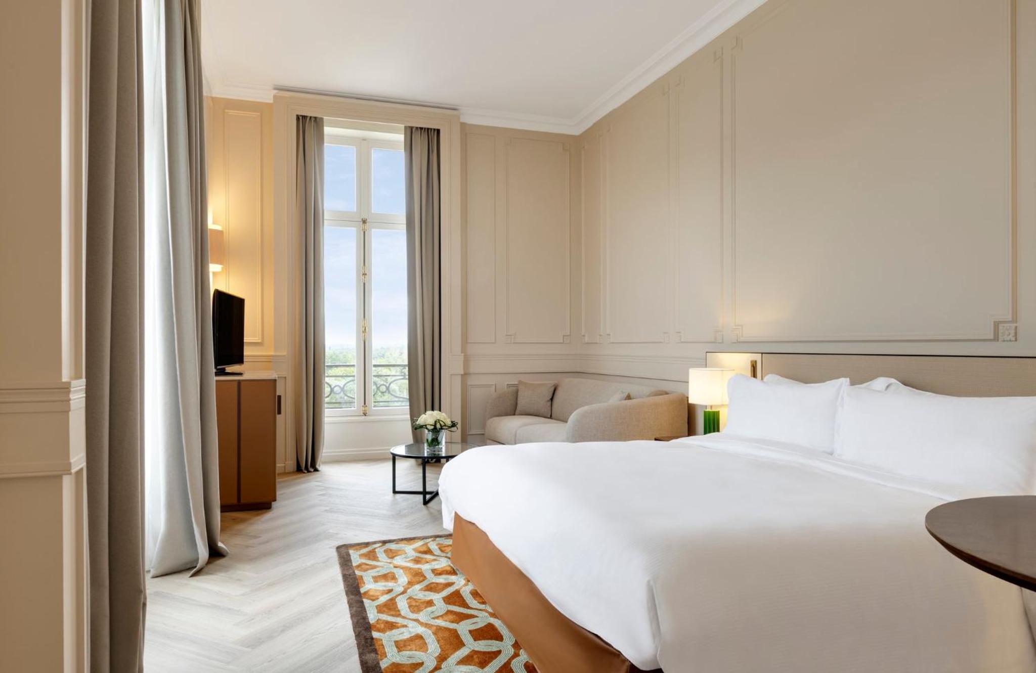 Junior King Suite photo 3