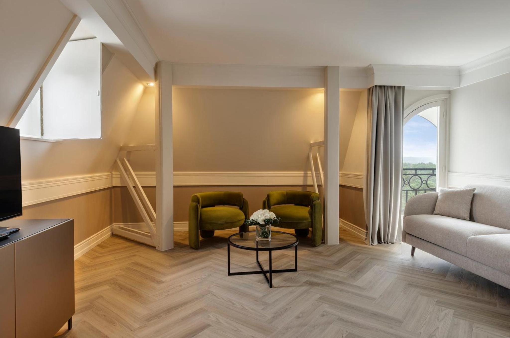 One-Bedroom Suite with Sofa Bed