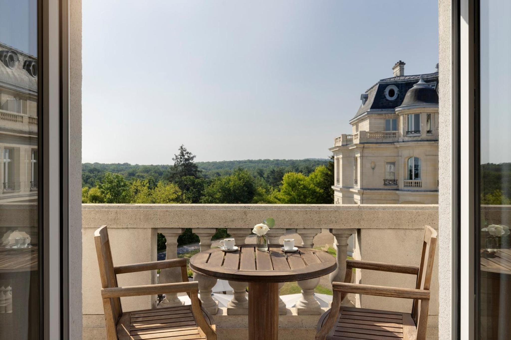 Premium Queen Room with Balcony photo 2