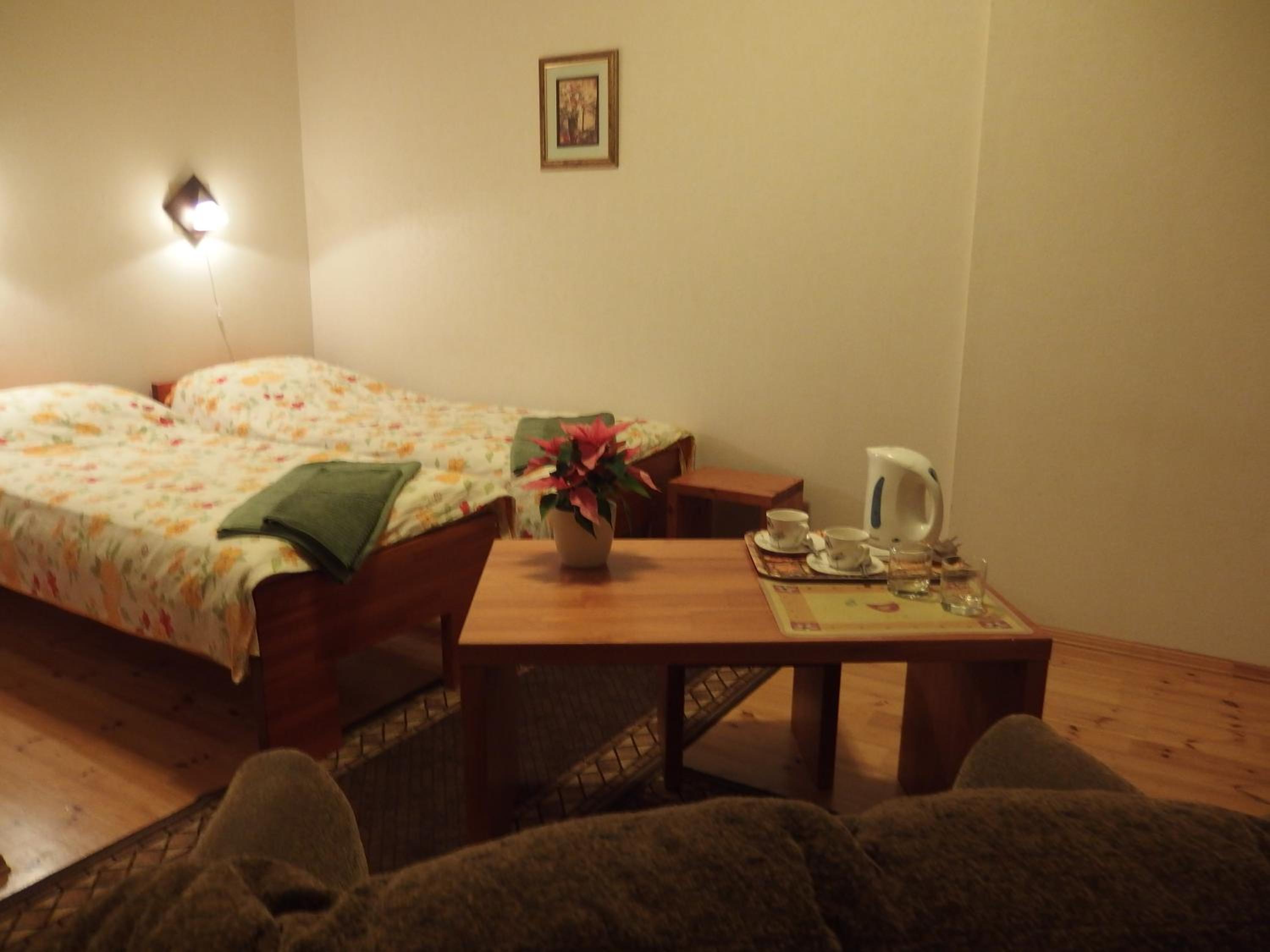 Twin - Photo 2