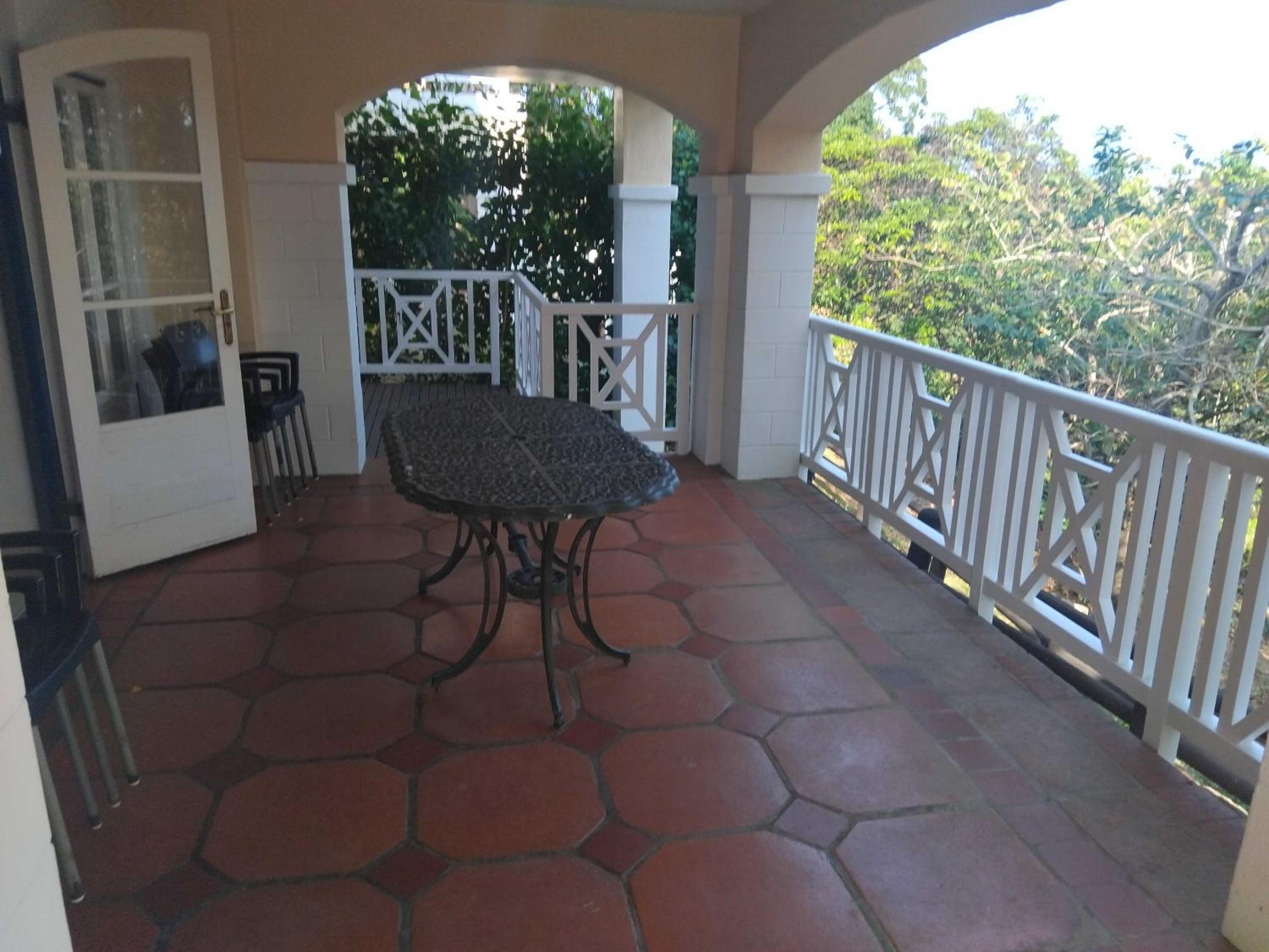 Three-Bedroom Villa photo 2