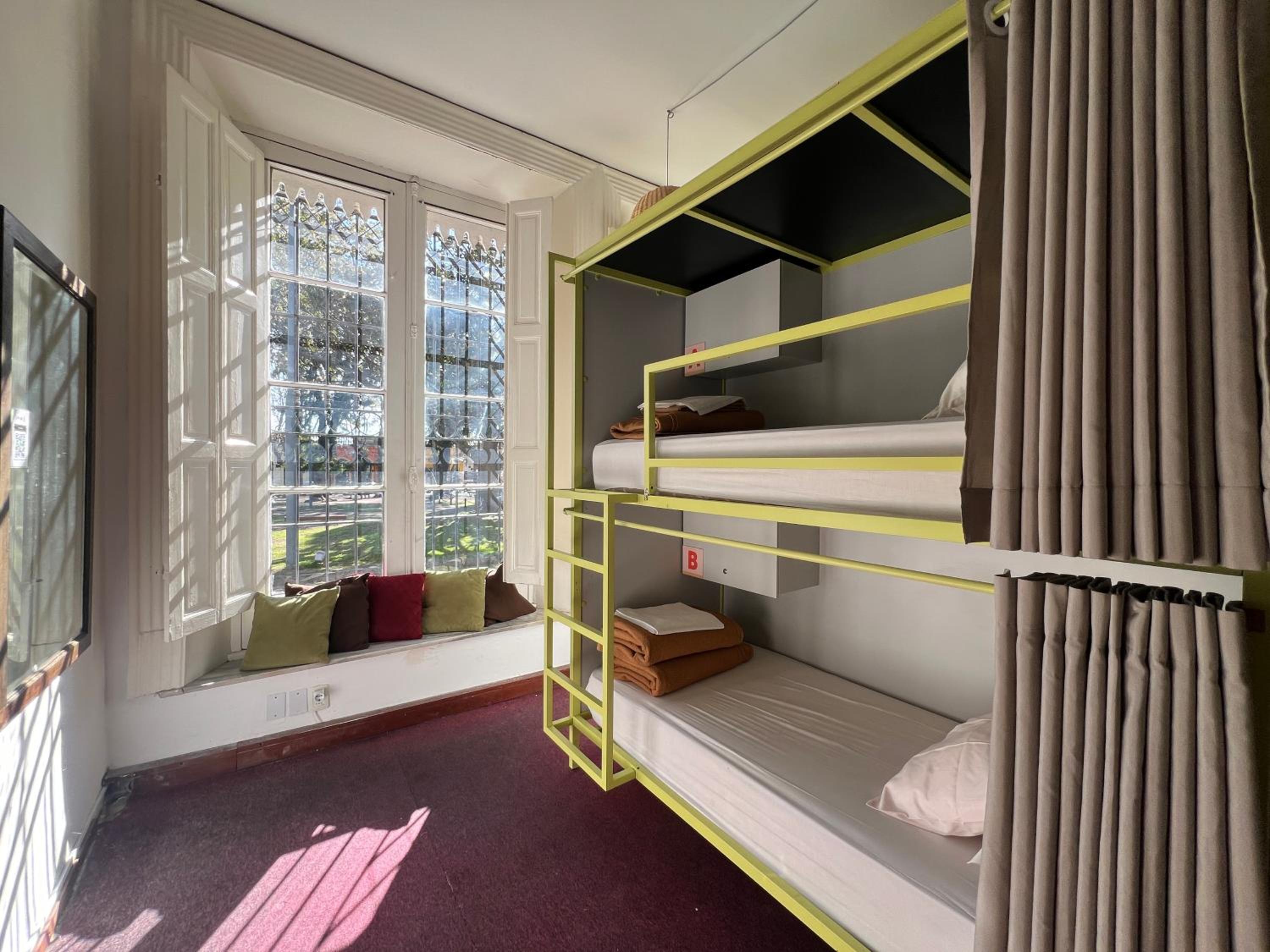 Bed in 10-Bed Mixed Dormitory Room photo 1