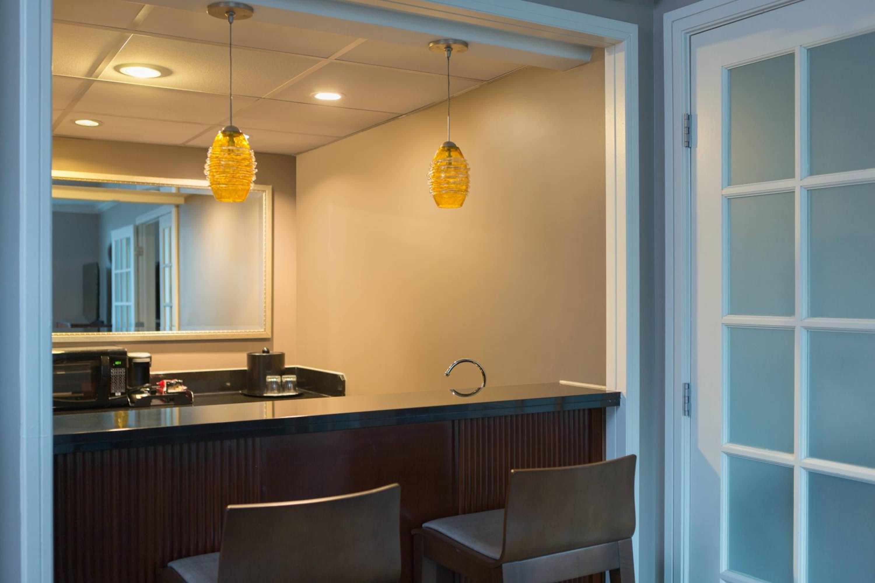 Concierge King Room with Lounge Access - Photo 2