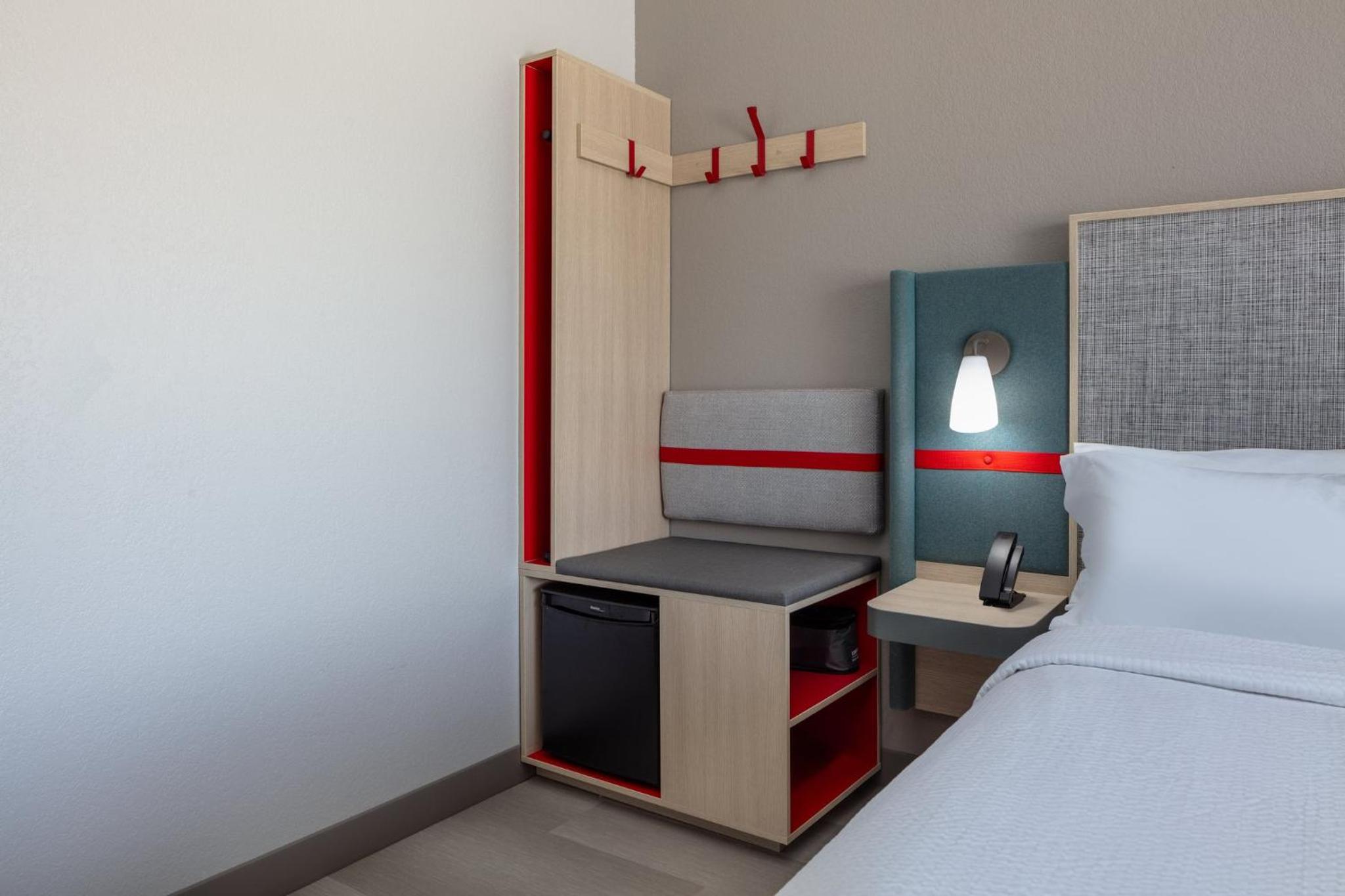 Standard King Room with Mobility Accessible Tub - Photo 8
