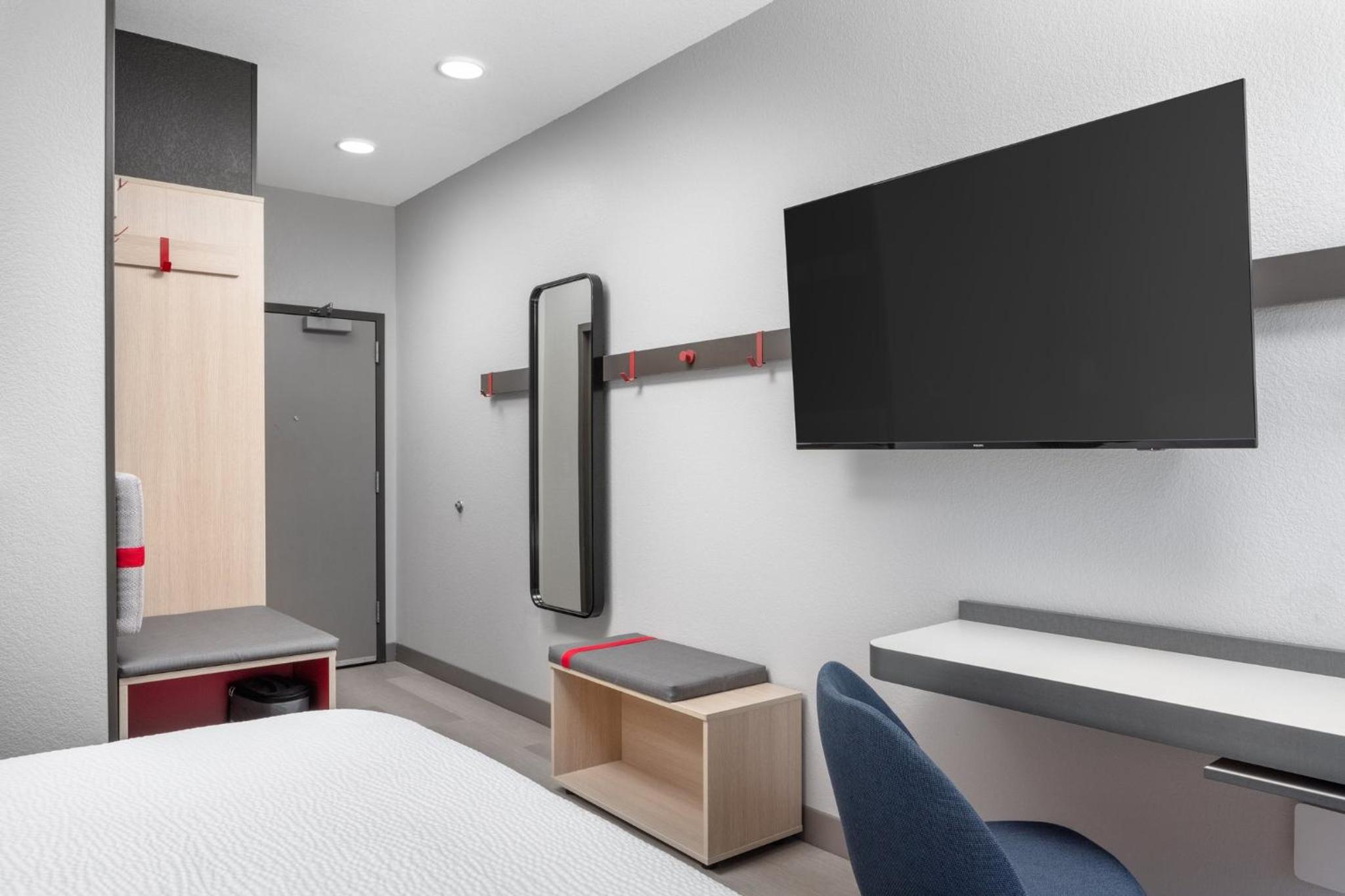 Standard King Room - Photo 7