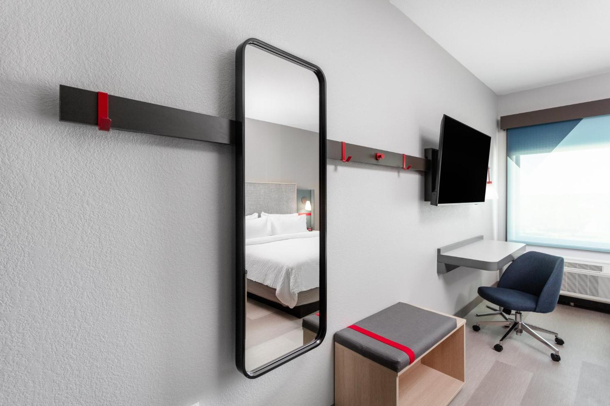 Standard King Room - Photo 8
