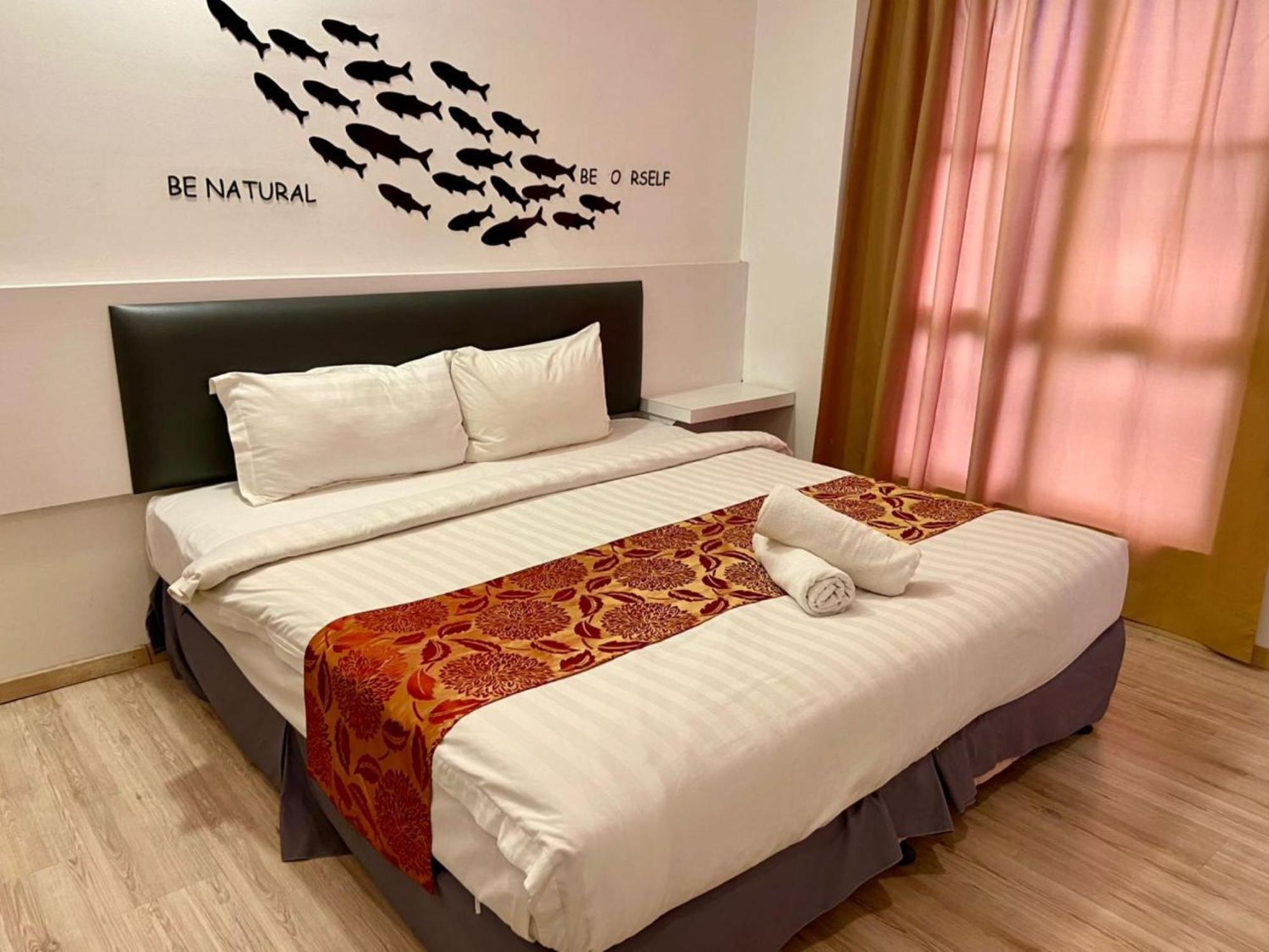 Deluxe King Room - Photo 3