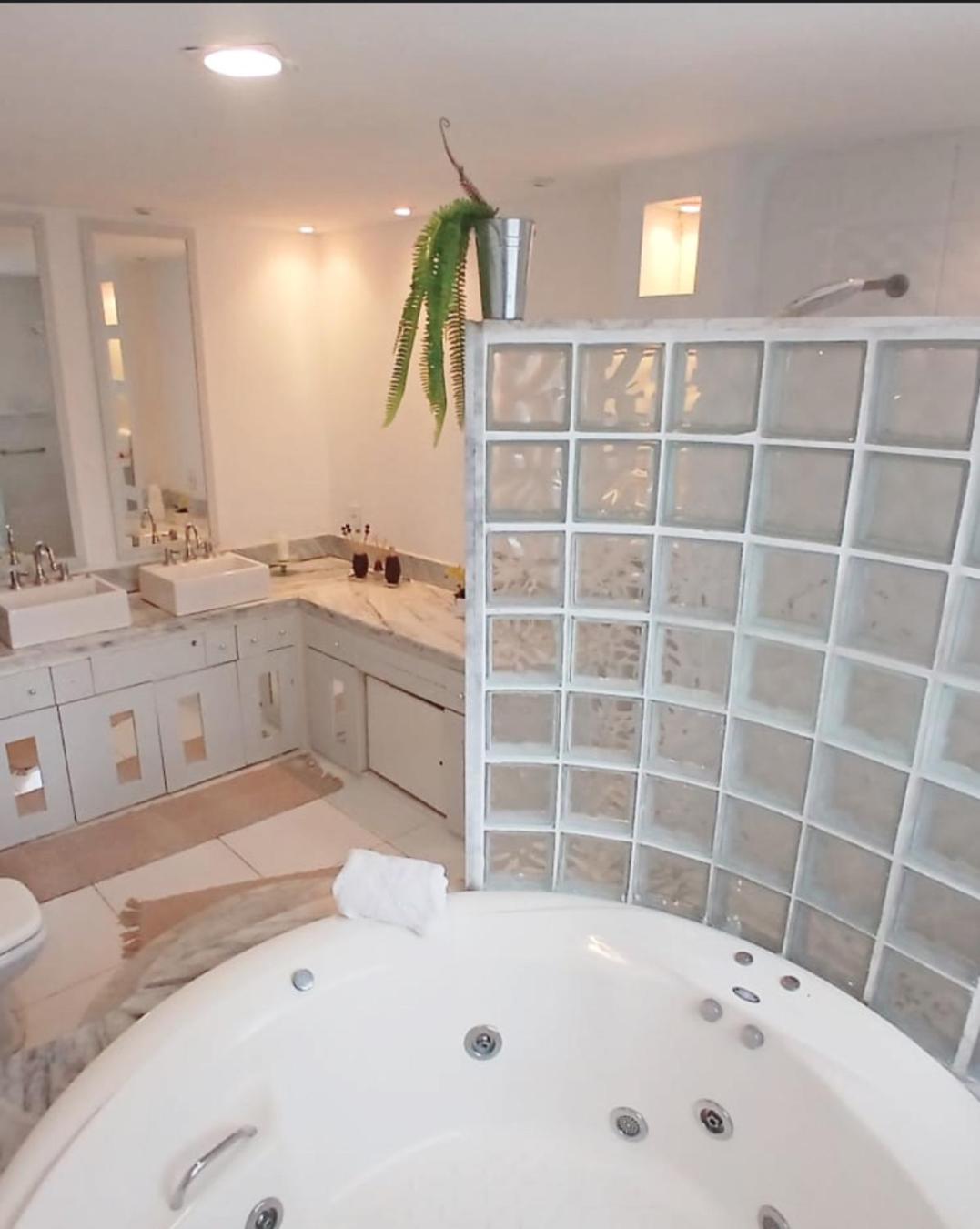 Deluxe Room - Photo 5